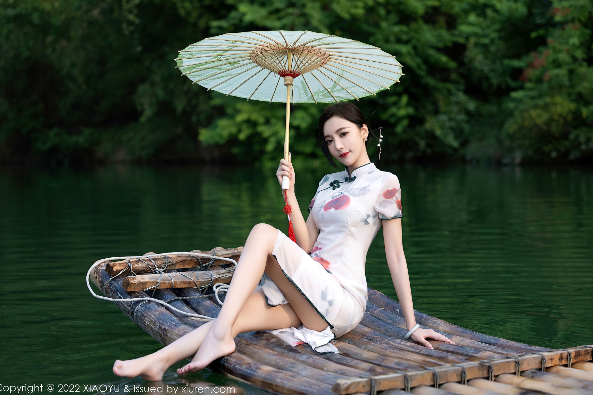 XiaoYu语画界-872-王馨瑶-杭州旅拍：古典旗袍与性感蕾丝私房照，曼妙身姿尽显诱惑美腿，高颜值气质女神佳作