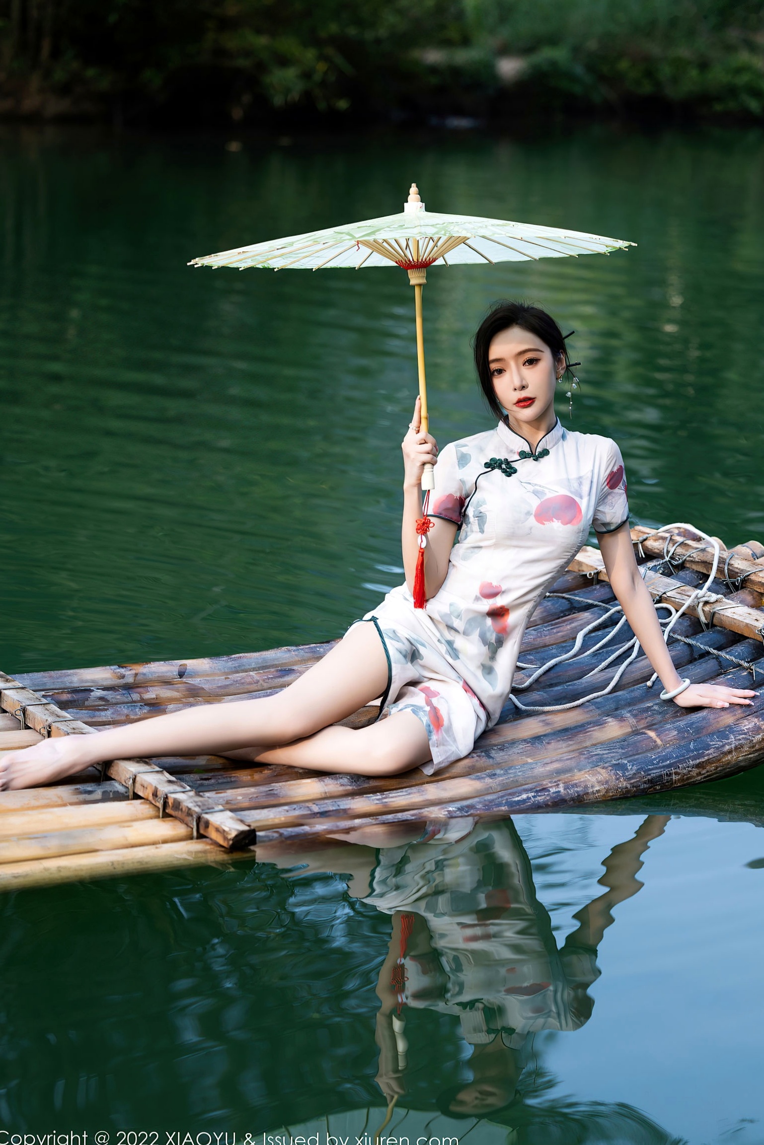 XiaoYu语画界-872-王馨瑶-杭州旅拍：古典旗袍与性感蕾丝私房照，曼妙身姿尽显诱惑美腿，高颜值气质女神佳作