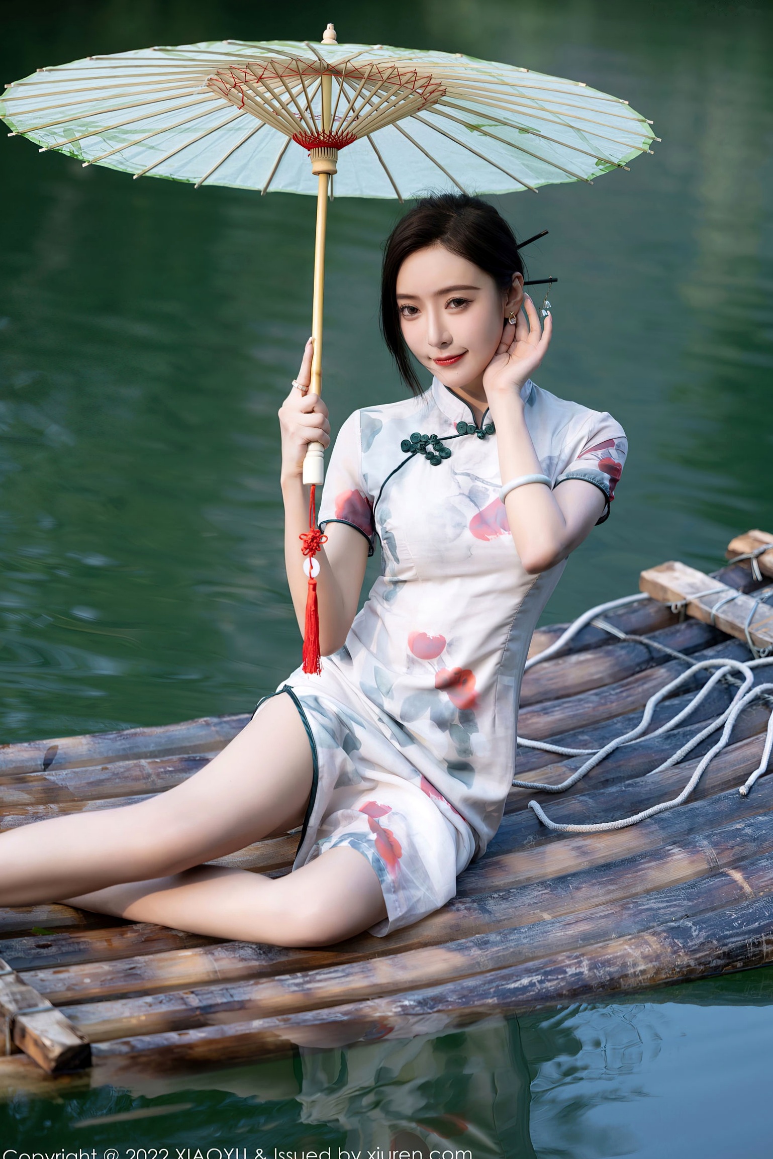 XiaoYu语画界-872-王馨瑶-杭州旅拍：古典旗袍与性感蕾丝私房照，曼妙身姿尽显诱惑美腿，高颜值气质女神佳作