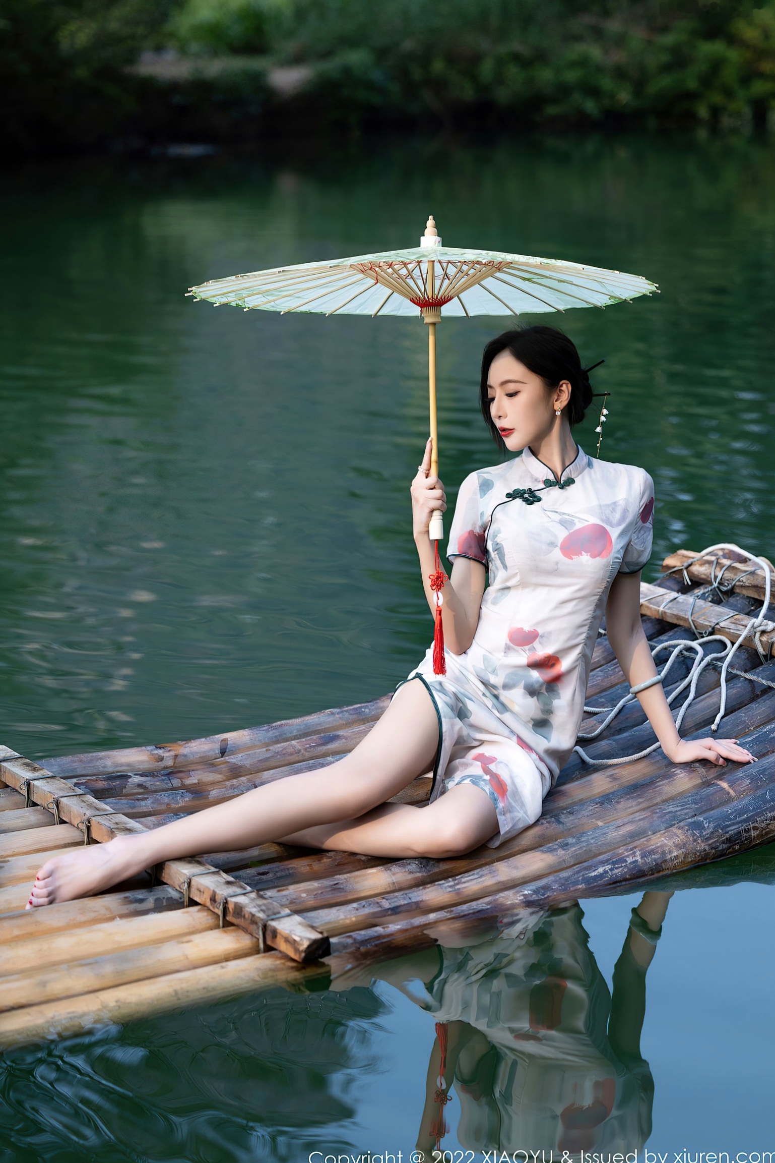 XiaoYu语画界-872-王馨瑶-杭州旅拍：古典旗袍与性感蕾丝私房照，曼妙身姿尽显诱惑美腿，高颜值气质女神佳作