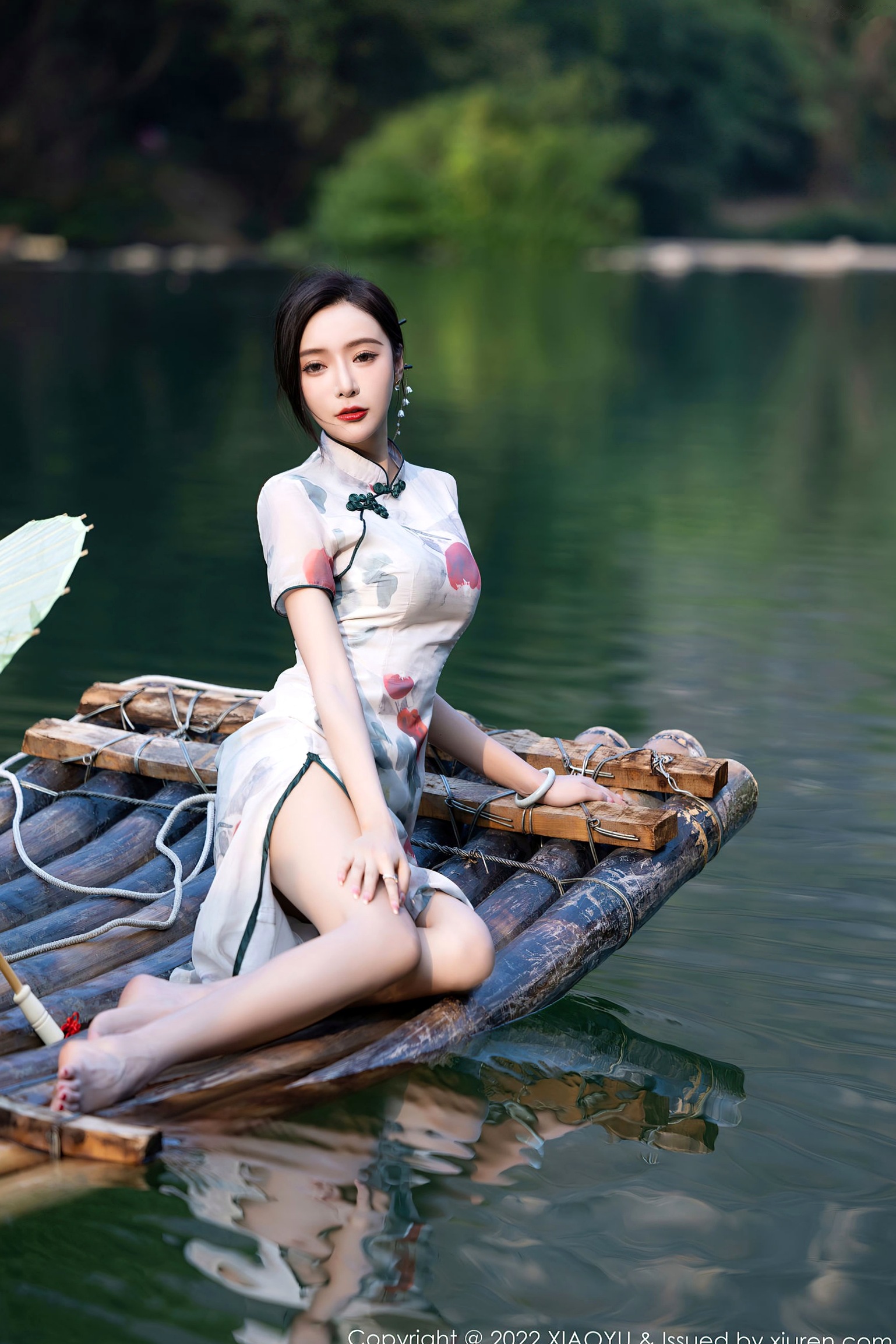 XiaoYu语画界-872-王馨瑶-杭州旅拍：古典旗袍与性感蕾丝私房照，曼妙身姿尽显诱惑美腿，高颜值气质女神佳作