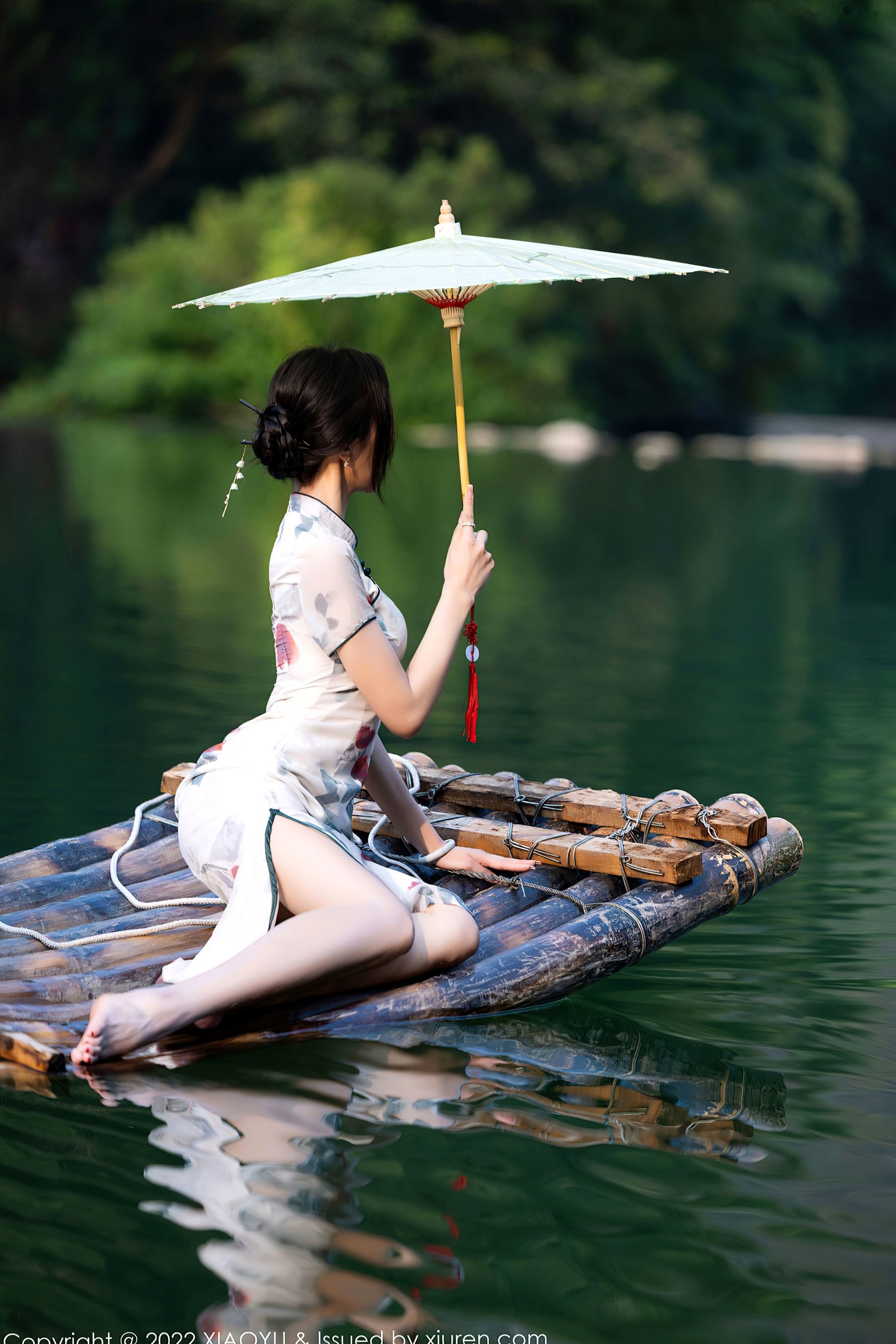 XiaoYu语画界-872-王馨瑶-杭州旅拍：古典旗袍与性感蕾丝私房照，曼妙身姿尽显诱惑美腿，高颜值气质女神佳作