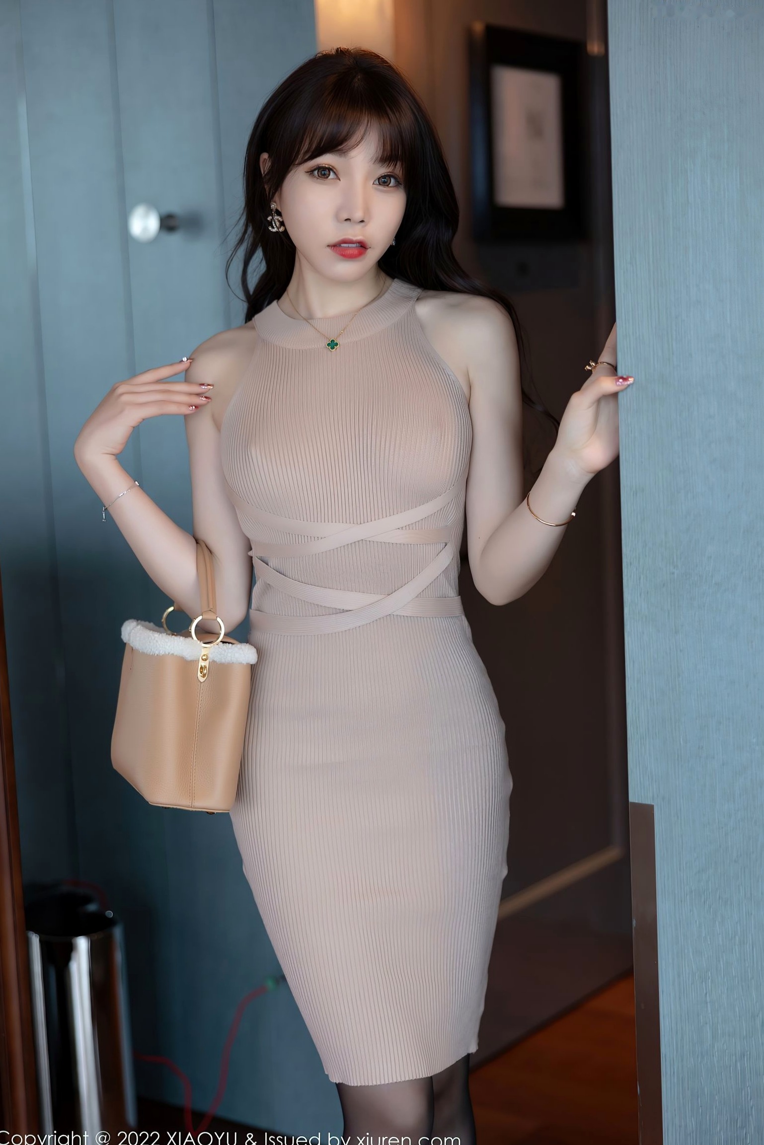XiaoYu语画界-689-芝芝Booty-酒店私房-穿紧身包臀针织裙秀极致黑丝长腿性感诱惑-2022.01.04-无圣光大尺度