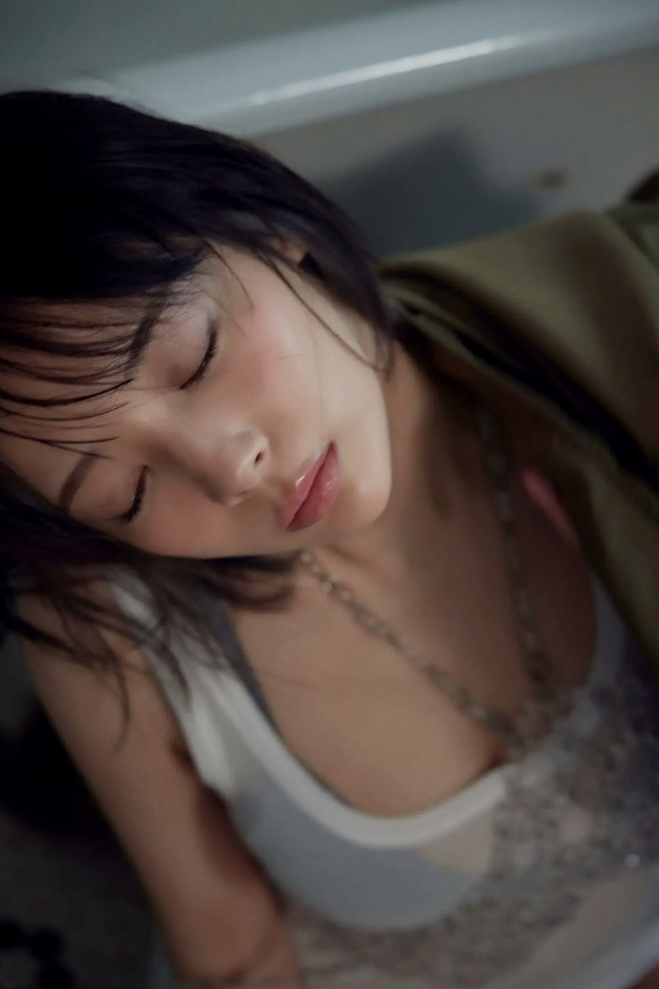 岡田紗佳 - 美脚輪舞曲 性感内衣私房照 复古写真女神美腿