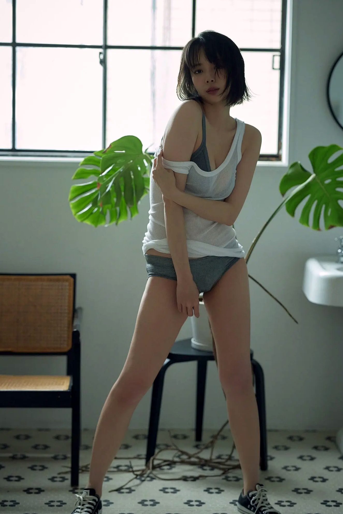 岡田紗佳 - 美脚輪舞曲 性感内衣私房照 复古写真女神美腿
