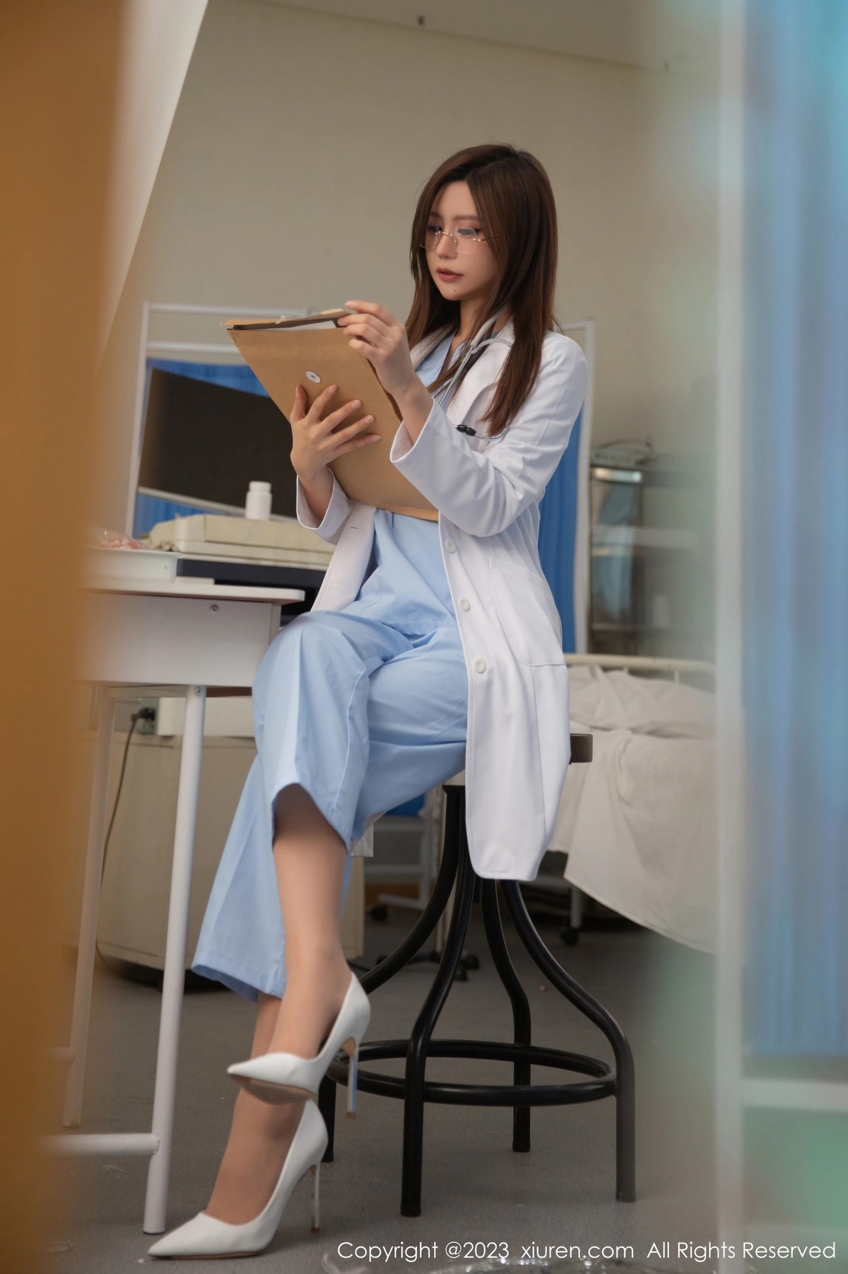 [XiuRen]高清写真图 2023.06.02 No.6849 绮里嘉ula 美腿医生