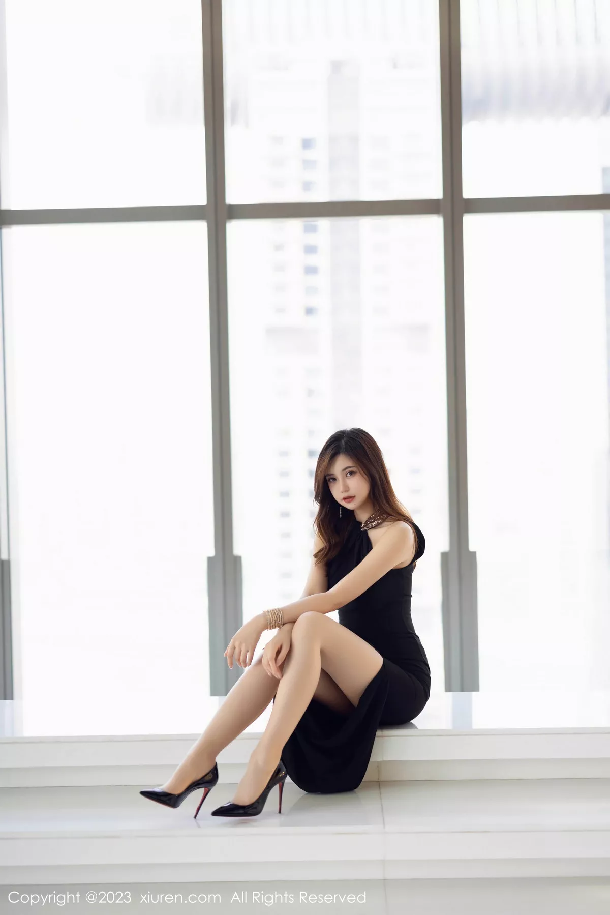 [XiuRen]高清写真图 2023.12.08 No.7782 绮里嘉ula 美腿礼裙