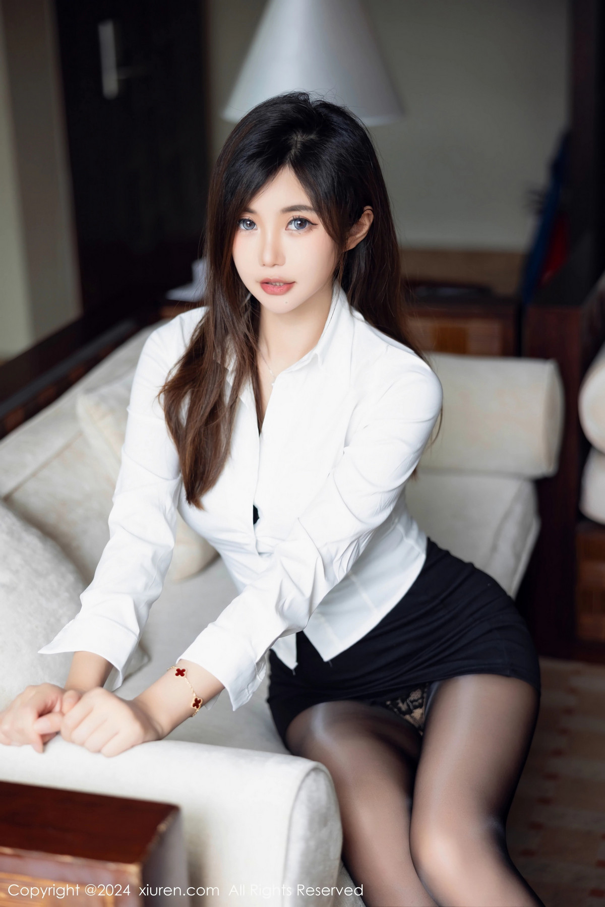 [XiuRen]高清写真图 2024.02.02 No.8053 绮里嘉ula 黑丝美腿