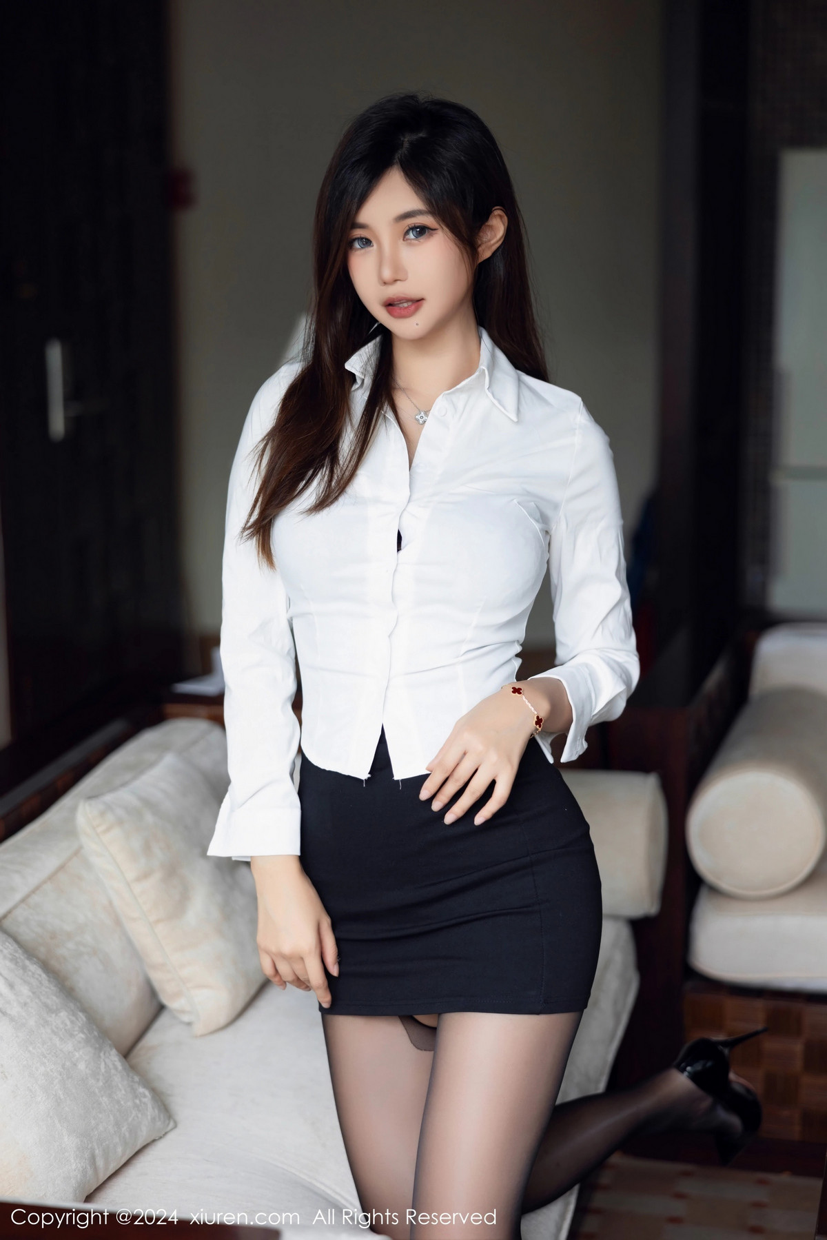 [XiuRen]高清写真图 2024.02.02 No.8053 绮里嘉ula 黑丝美腿
