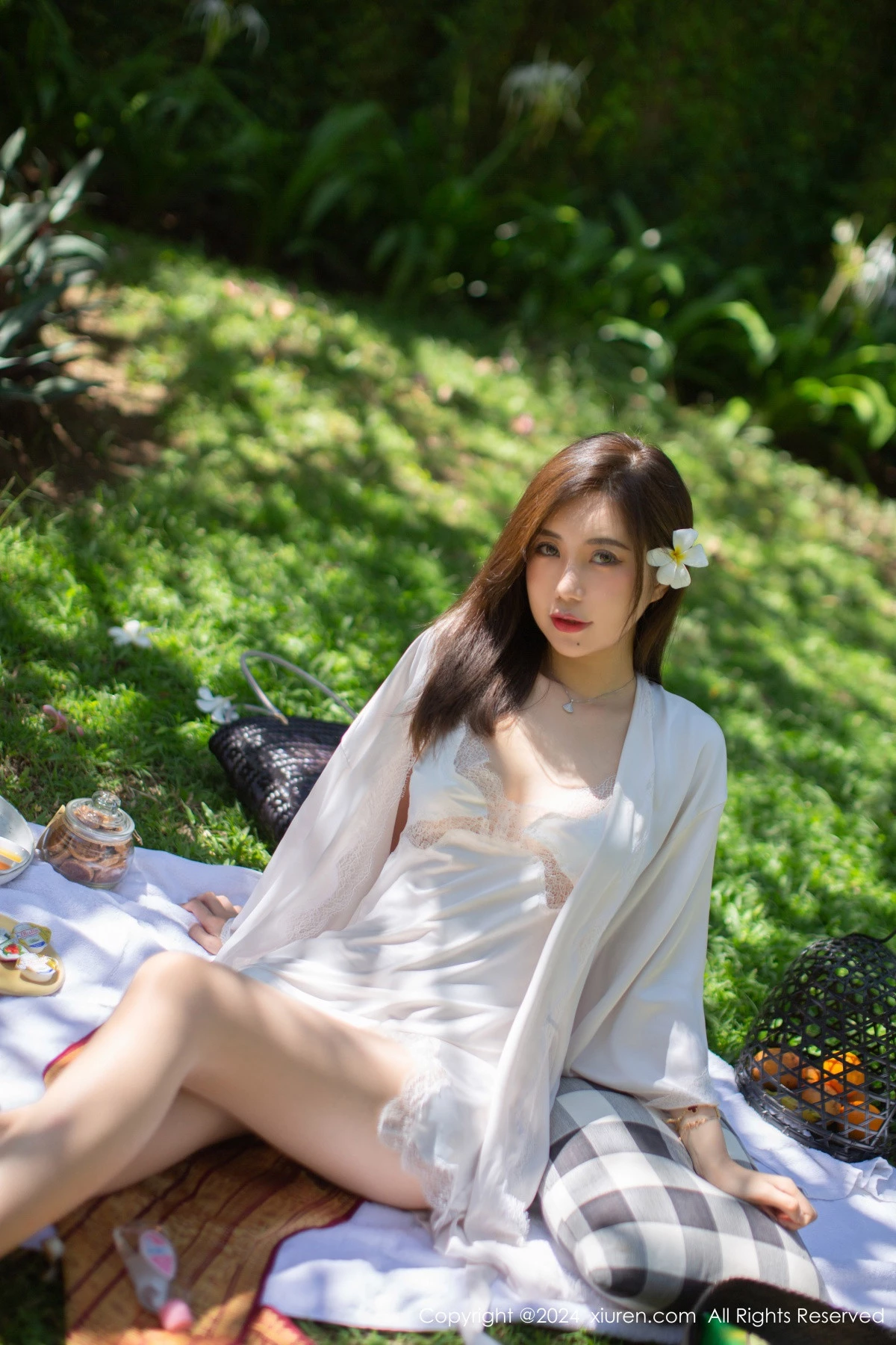 [XiuRen]高清写真图 2024.03.19 No.8256 绮里嘉ula 美腿丝袜