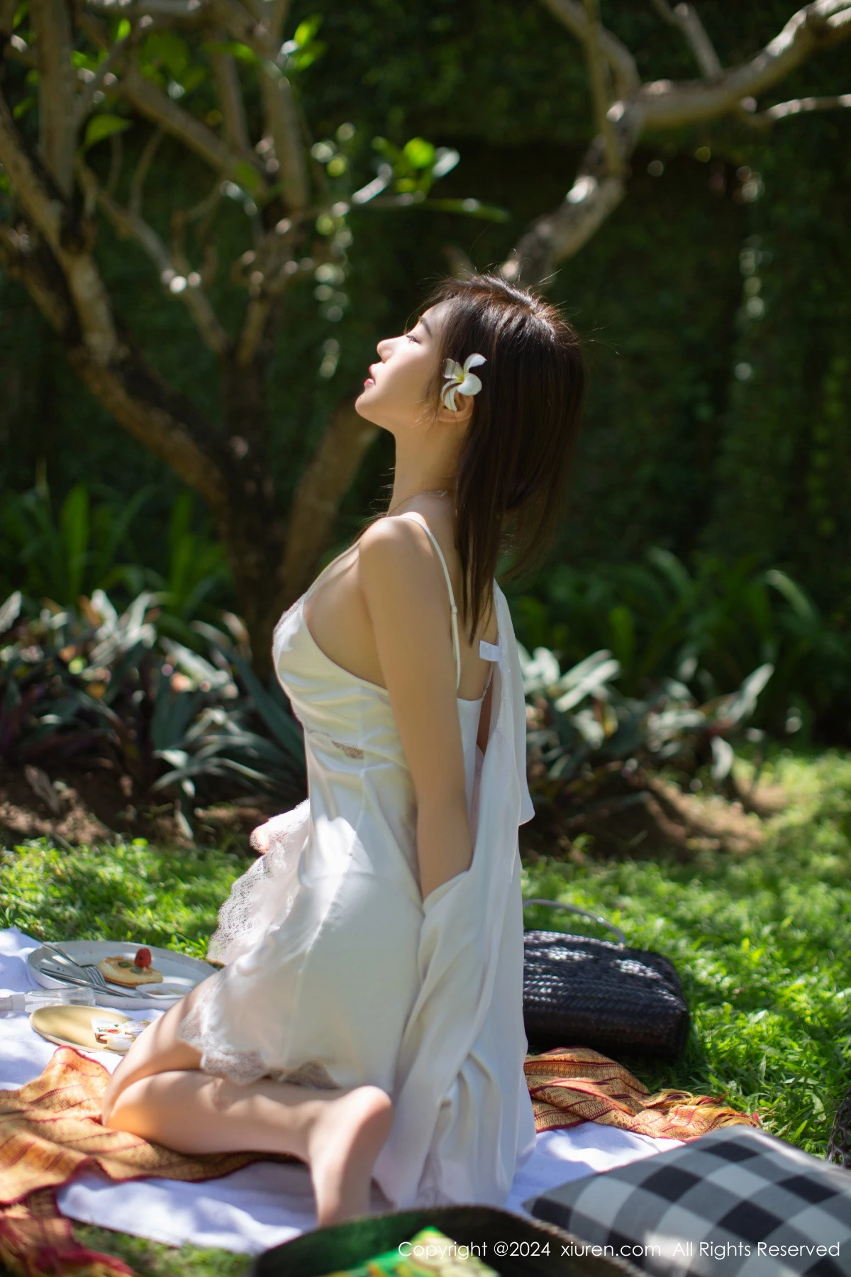 [XiuRen]高清写真图 2024.03.19 No.8256 绮里嘉ula 美腿丝袜