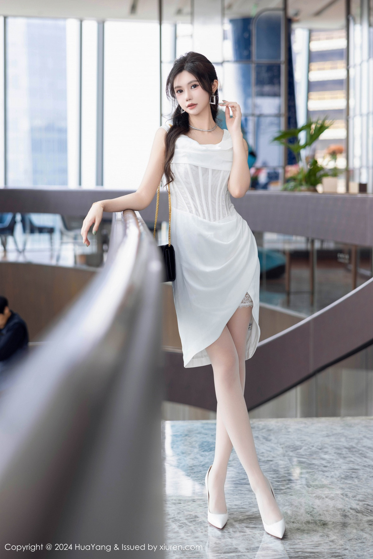 [HuaYang]高清写真图 2024.10.12 VOL.612 绮里嘉ula 丝袜美腿