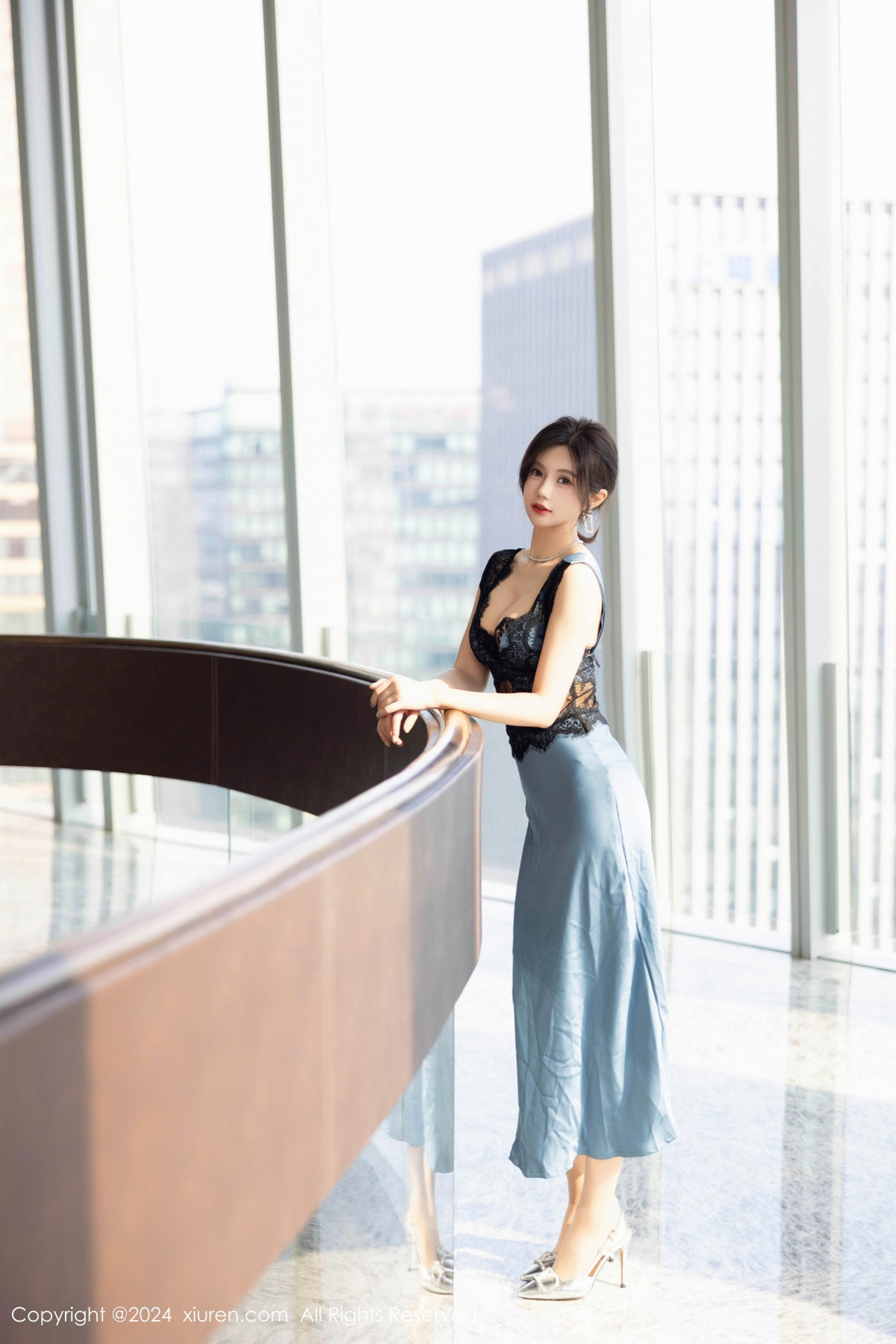 [XiuRen]高清写真图 2024.10.18 No.9310 绮里嘉ula 丝袜美腿