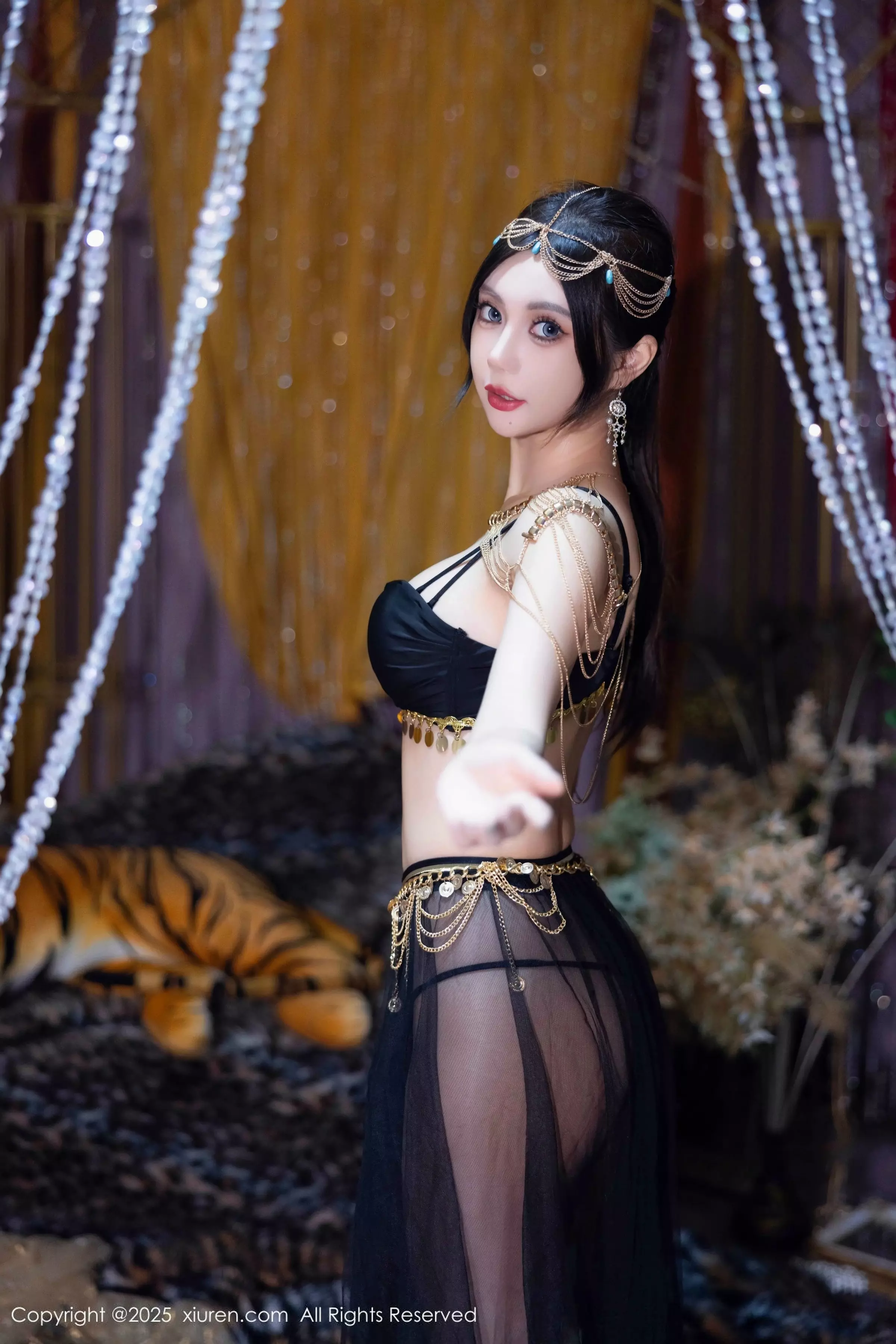 [XiuRen]高清写真图 2025.03.14 No.10018 绮里嘉ula 黑丝美腿