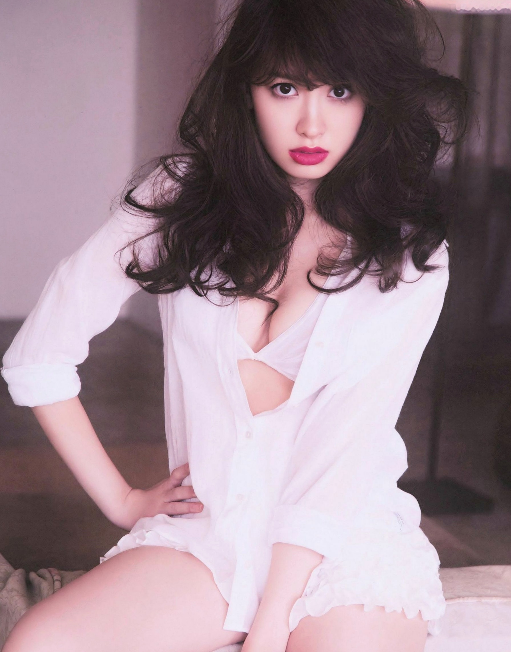 PB写真集_小嶋陽菜《Dou Suru どうする？》泳池黑丝诱惑与湿身写真，尽显气质女神性感风采 [142P]