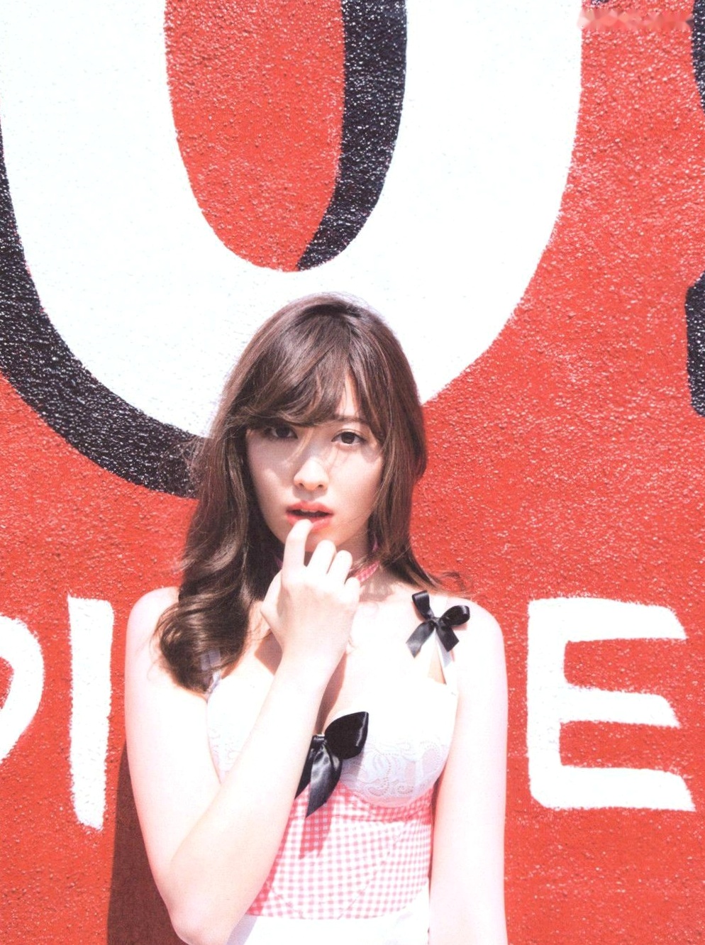 PB写真集_小嶋陽菜《Dou Suru どうする？》泳池黑丝诱惑与湿身写真，尽显气质女神性感风采 [142P]