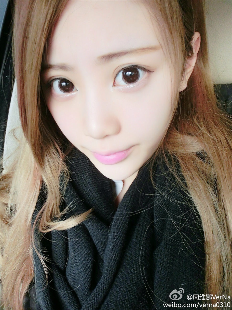 周维娜VerNa 电眼美女浓妆淡抹图片