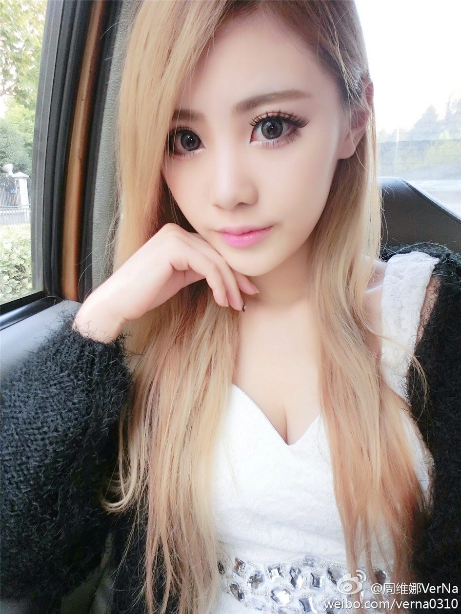周维娜VerNa 电眼美女浓妆淡抹图片
