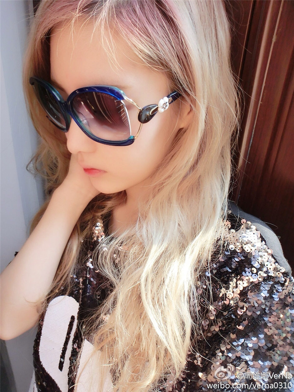 周维娜VerNa 电眼美女浓妆淡抹图片