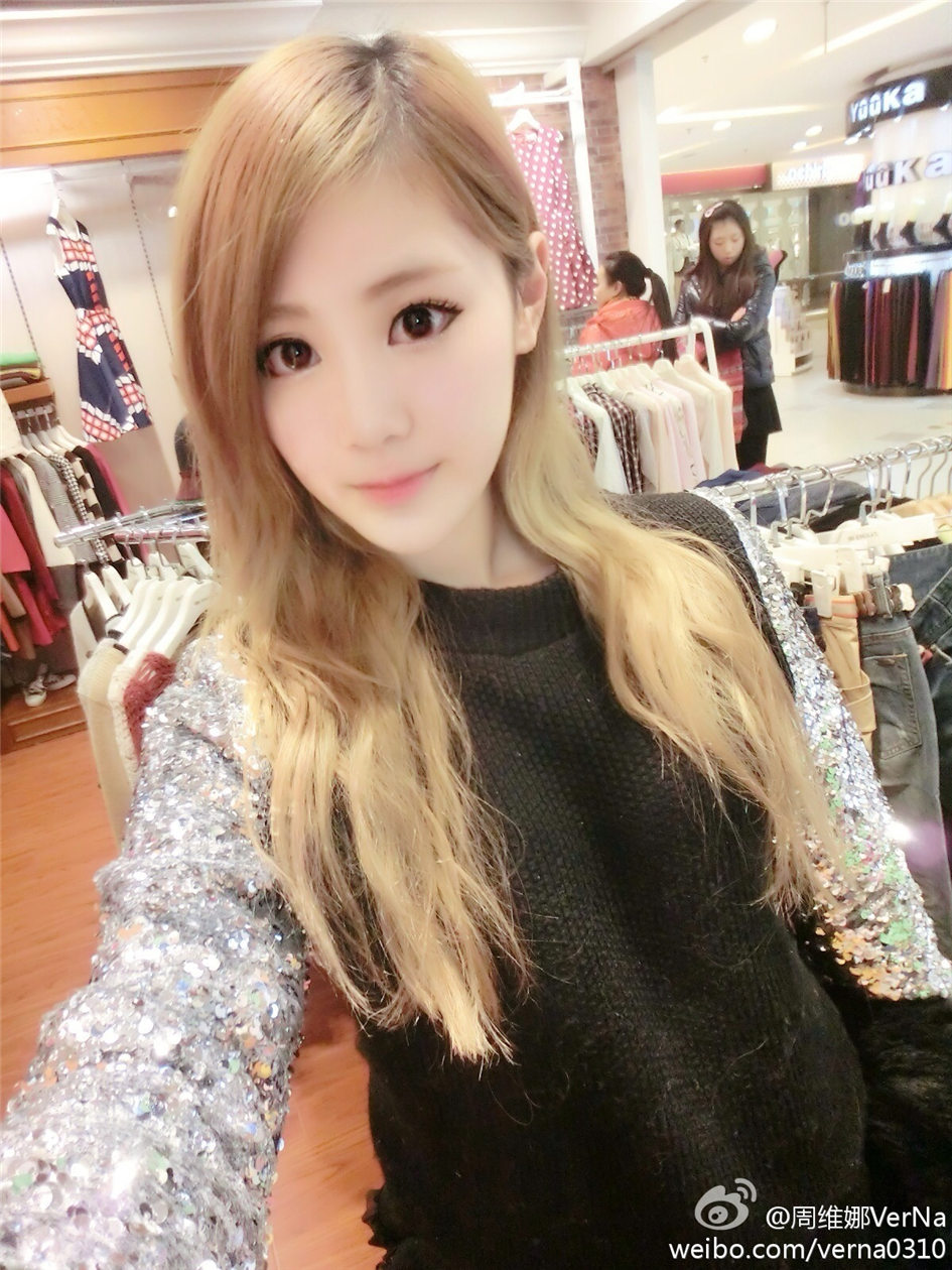 周维娜VerNa 电眼美女浓妆淡抹图片