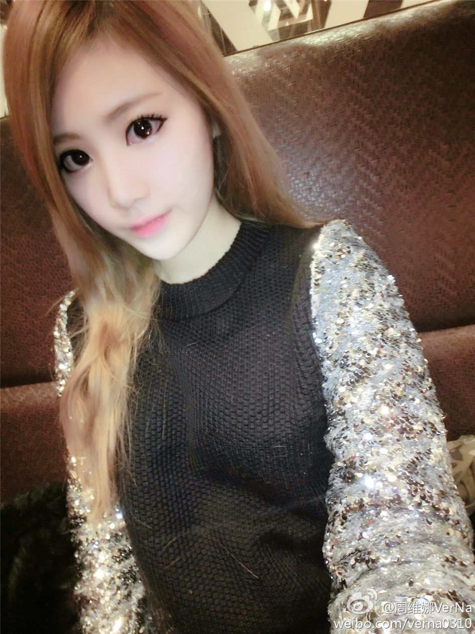 周维娜VerNa 电眼美女浓妆淡抹图片