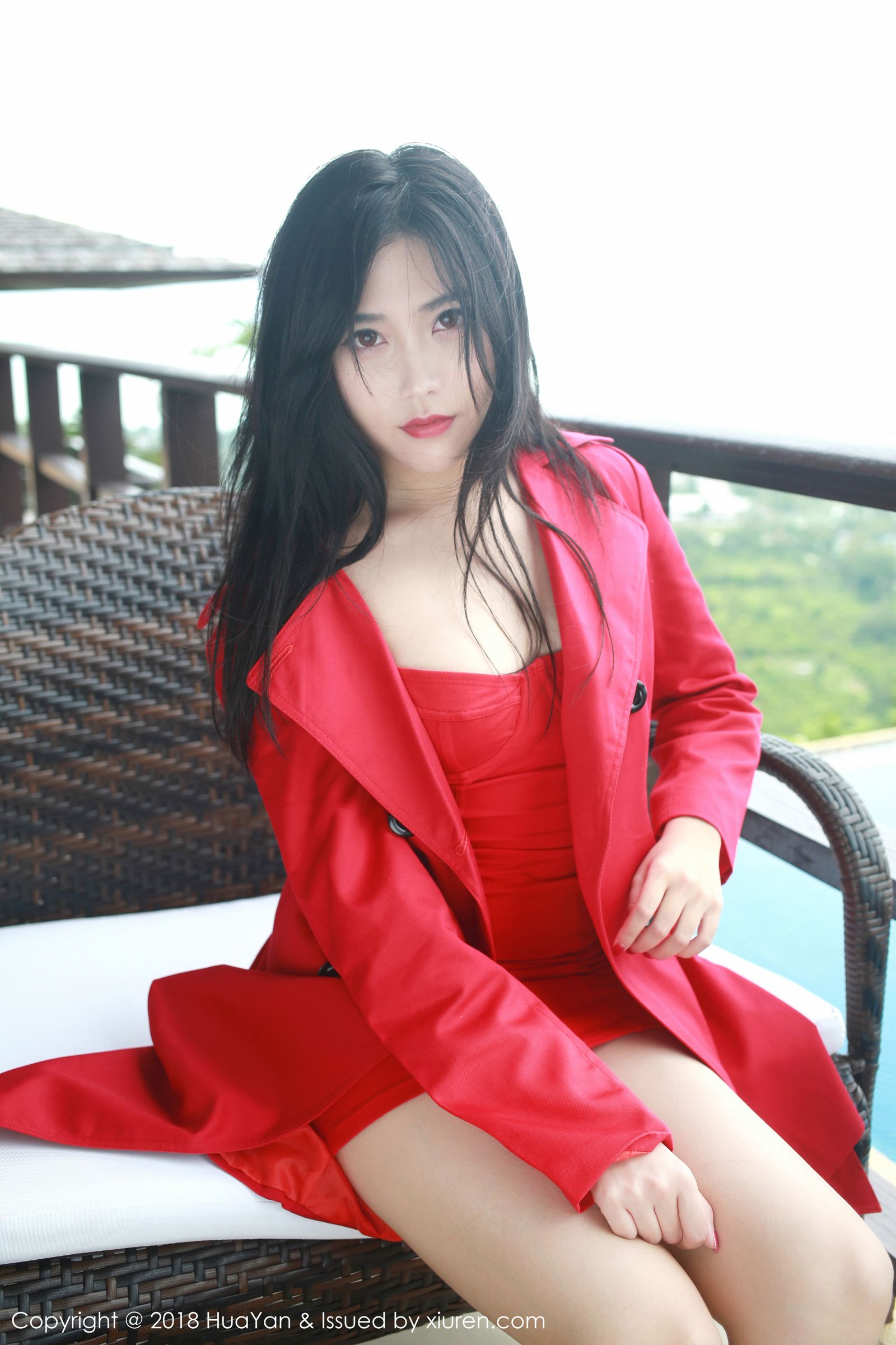 气质女神许诺Sabrina 红色风衣修长美腿