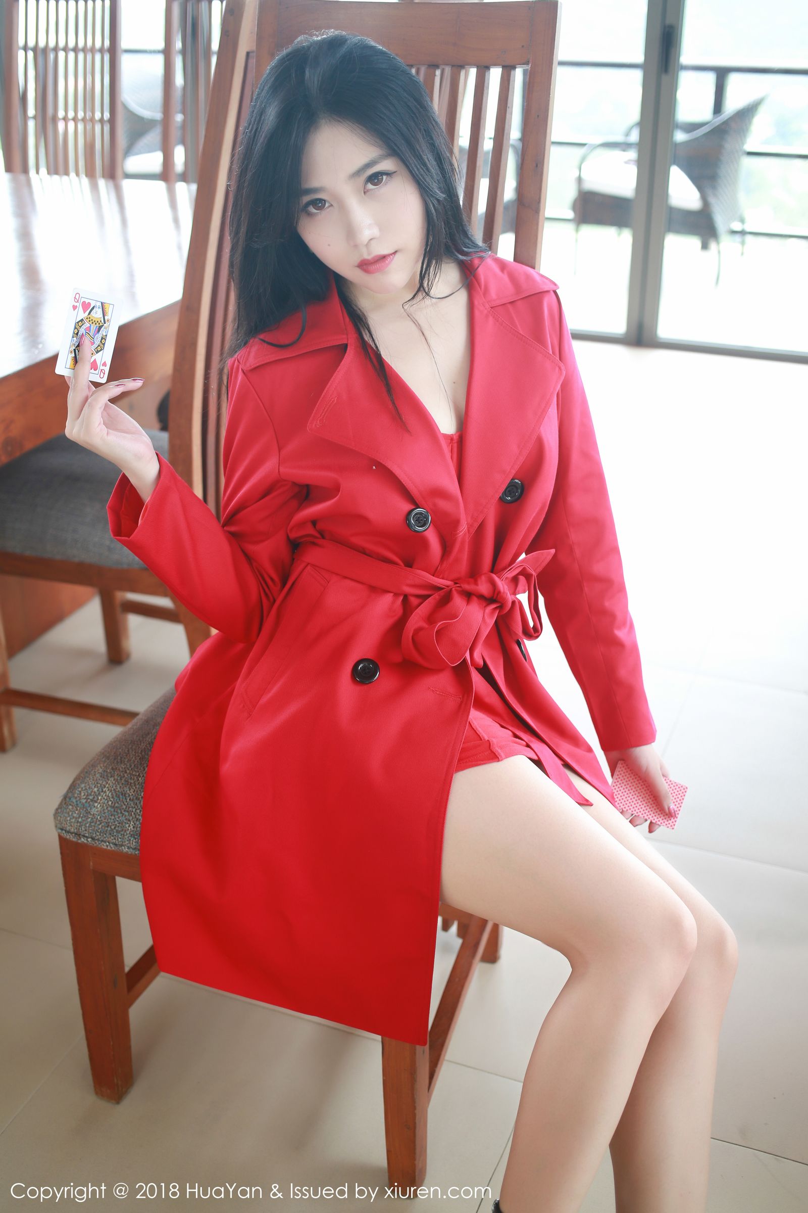 气质女神许诺Sabrina 红色风衣修长美腿