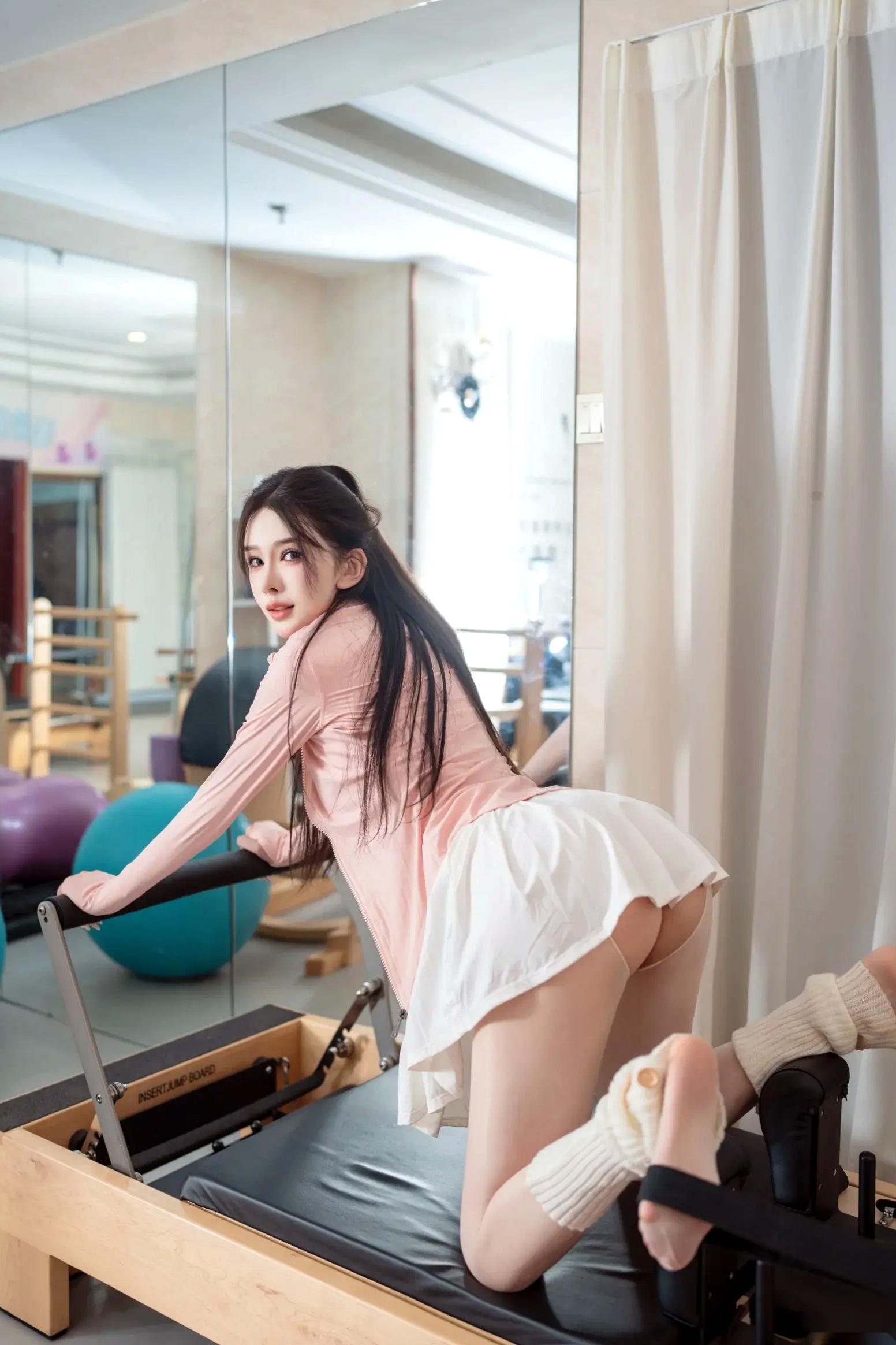 李丽莎健身房极致诱惑，普拉提器械下的动感与私房缠绵大尺度套图 [90P]
