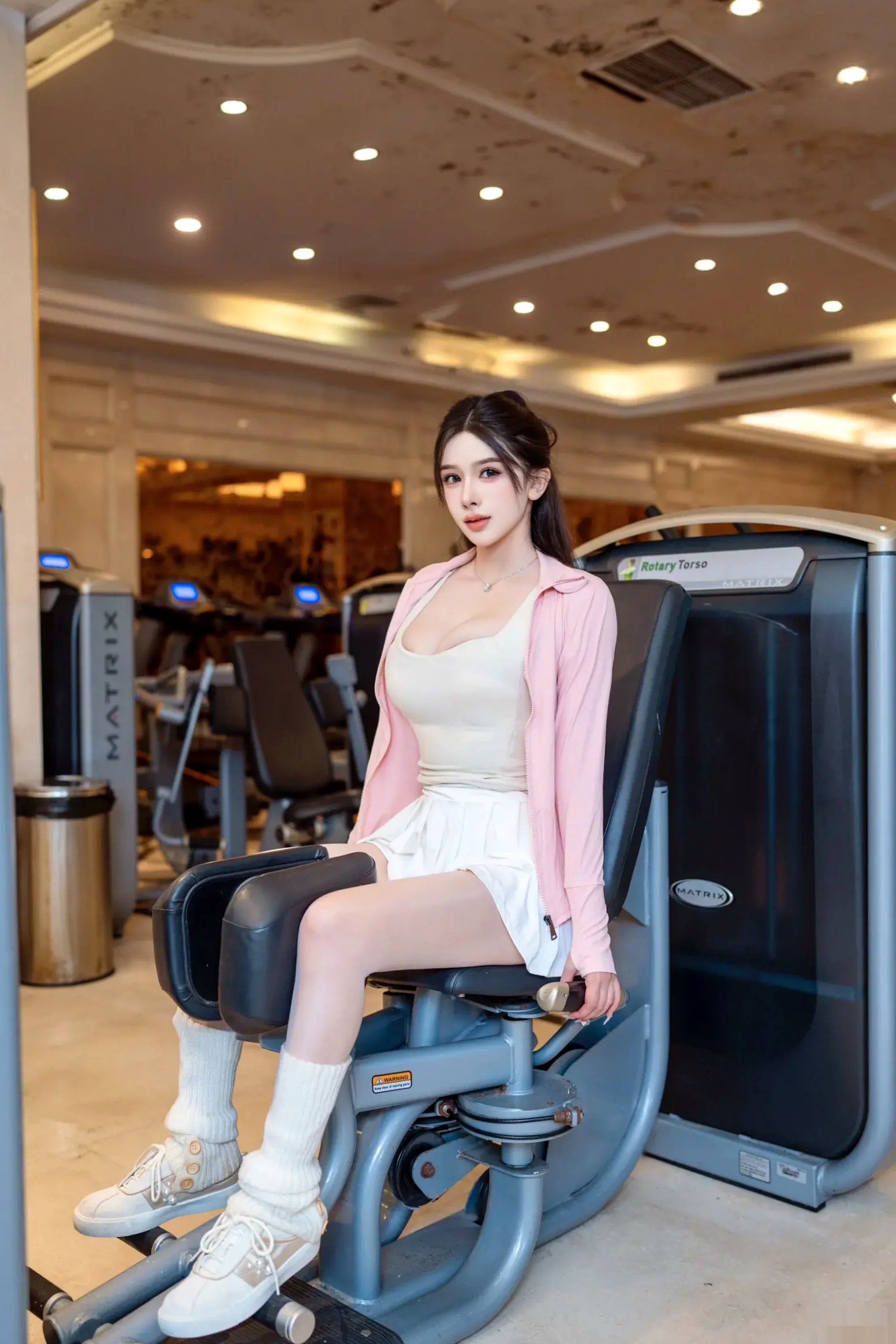李丽莎健身房极致诱惑，普拉提器械下的动感与私房缠绵大尺度套图 [90P]