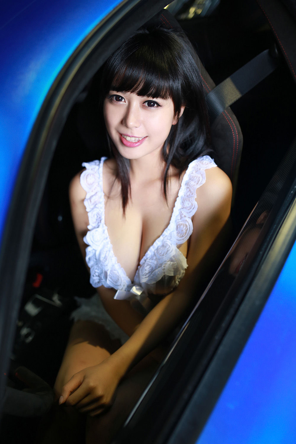 黄可christine-汽车美工坊特约[MYGIRL美媛馆]高清写真图NO.017