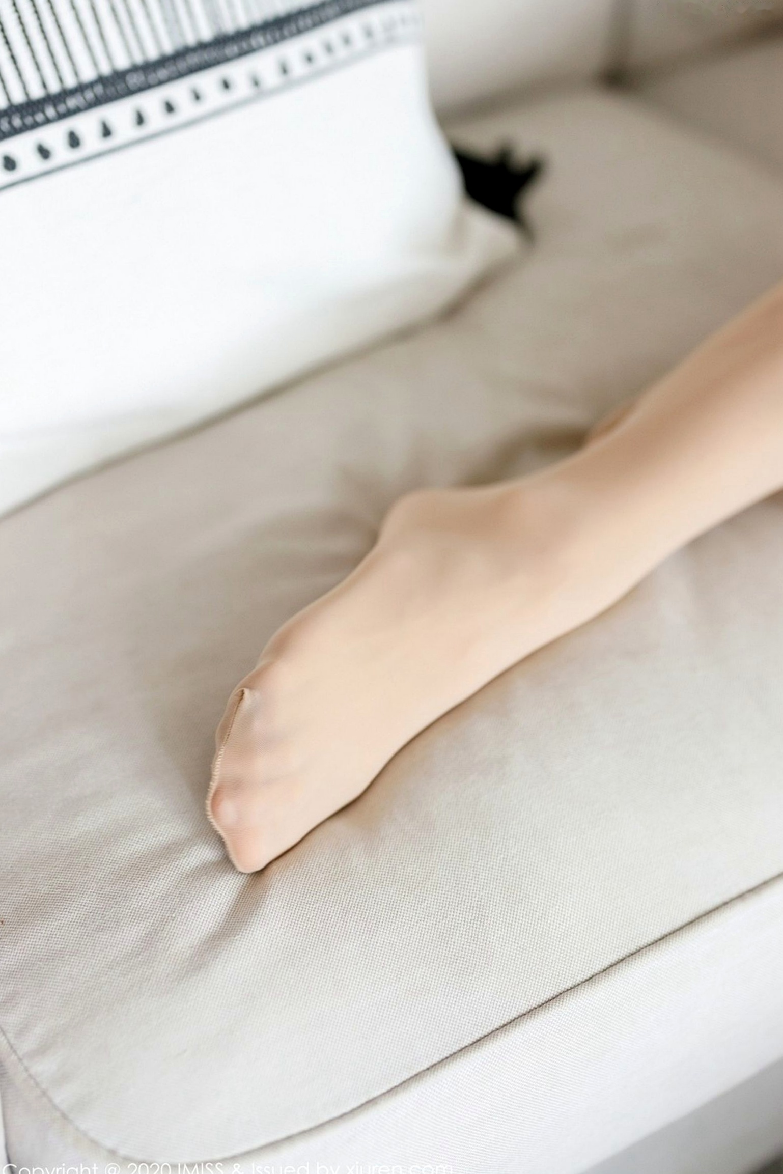 IMiss爱蜜社-469-Luvian居家私房写真，粉色内衣勾勒曼妙曲线，清纯甜美与性感诱惑相得益彰