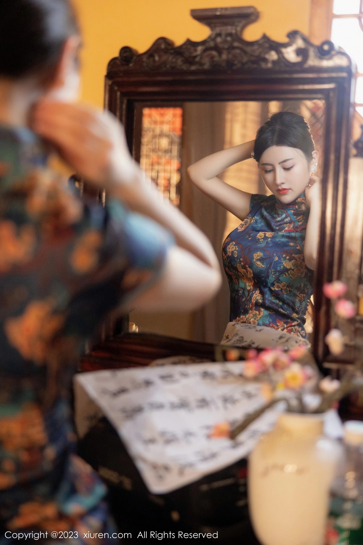 [XiuRen]高清写真图 2023.07.10 No.7051 诗诗kiki 旗袍黑丝