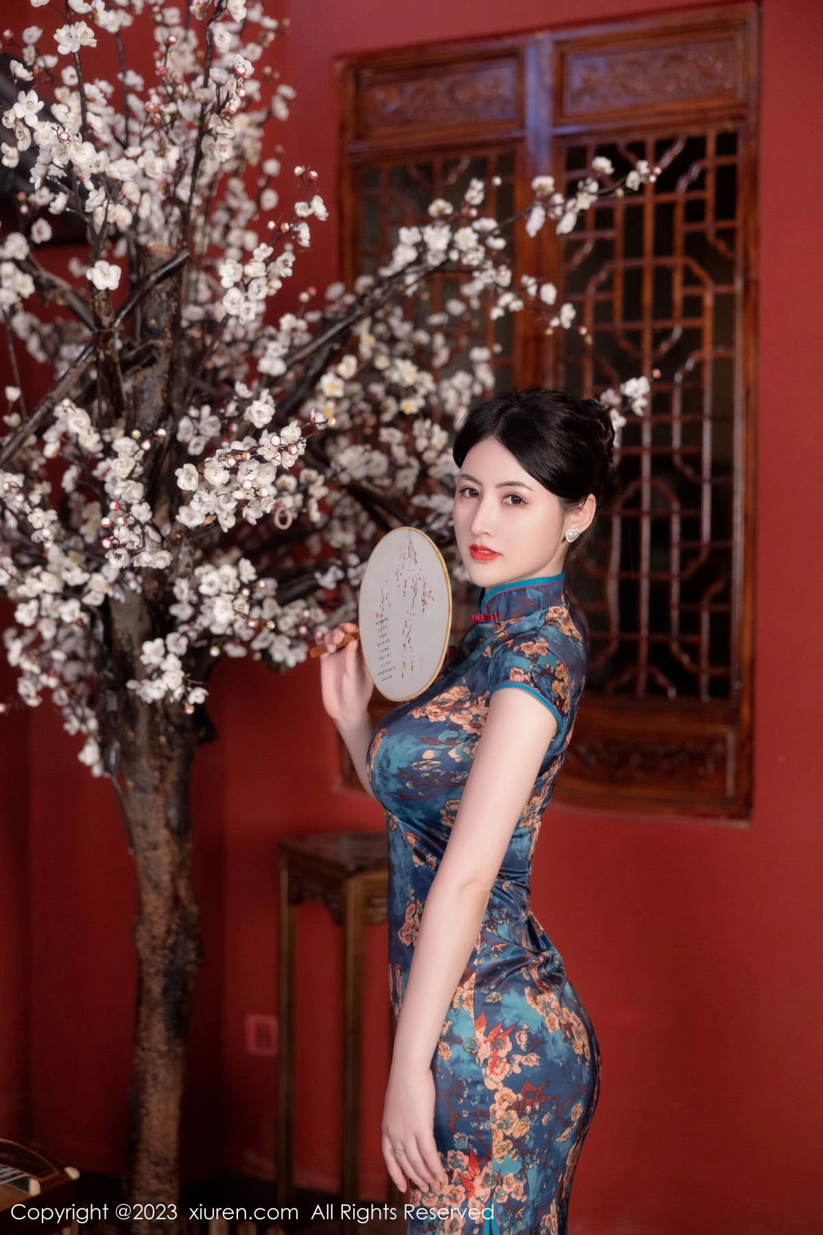 [XiuRen]高清写真图 2023.07.10 No.7051 诗诗kiki 旗袍黑丝