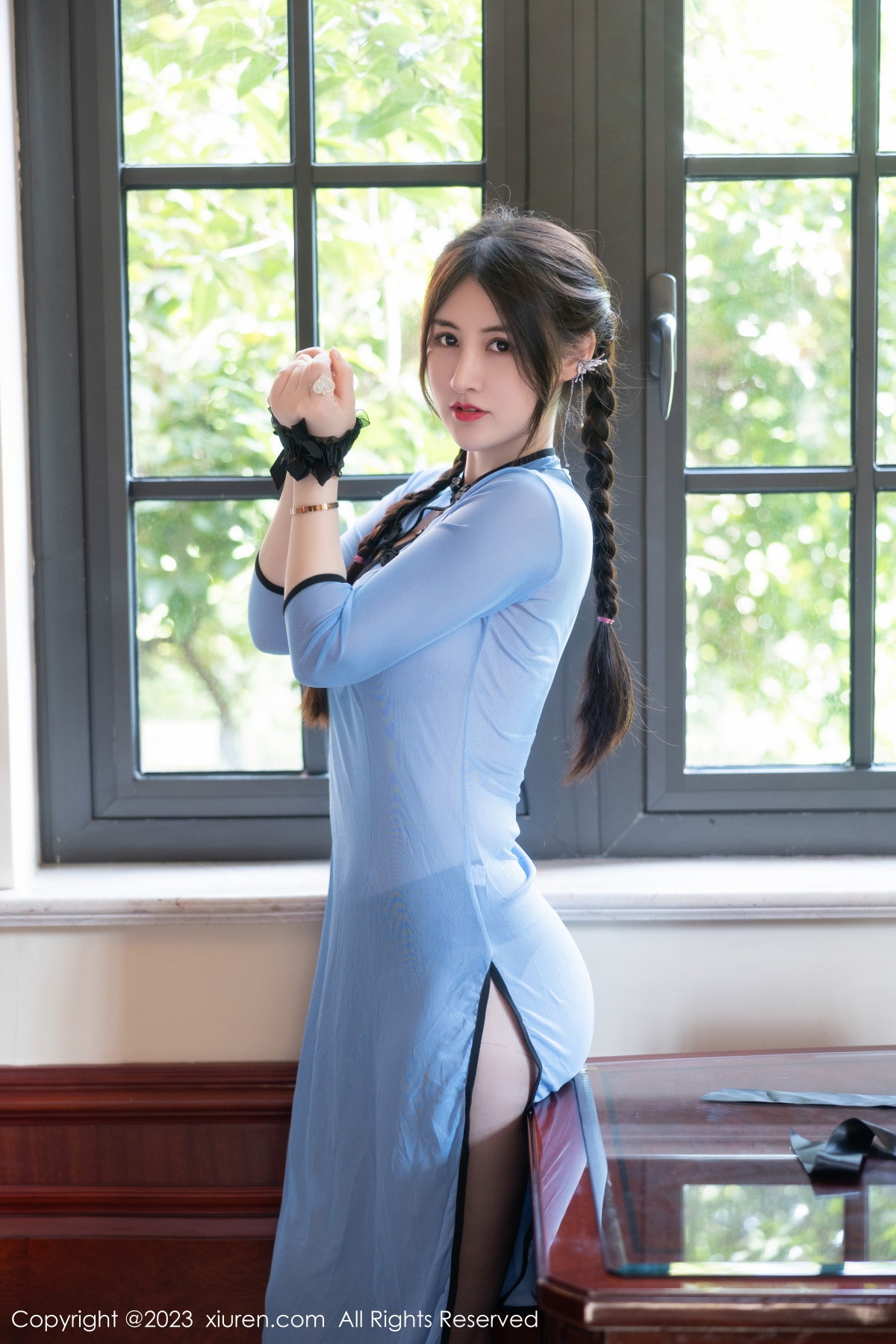 [XiuRen]高清写真图 2023.09.08 No.7357 诗诗kiki 旗袍美腿