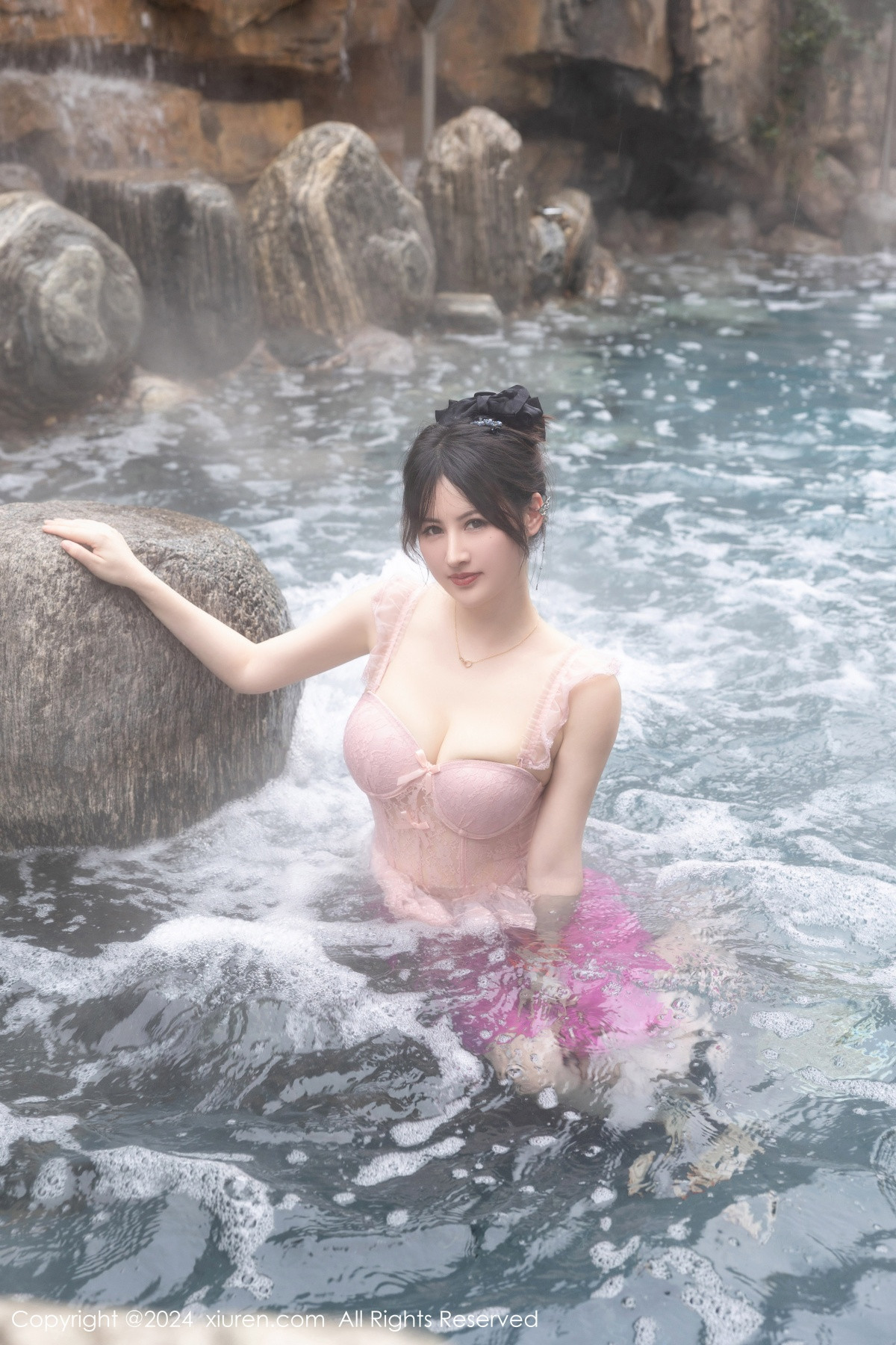 [XiuRen]高清写真图 2024.01.30 No.8039 诗诗kiki 黑丝美臀