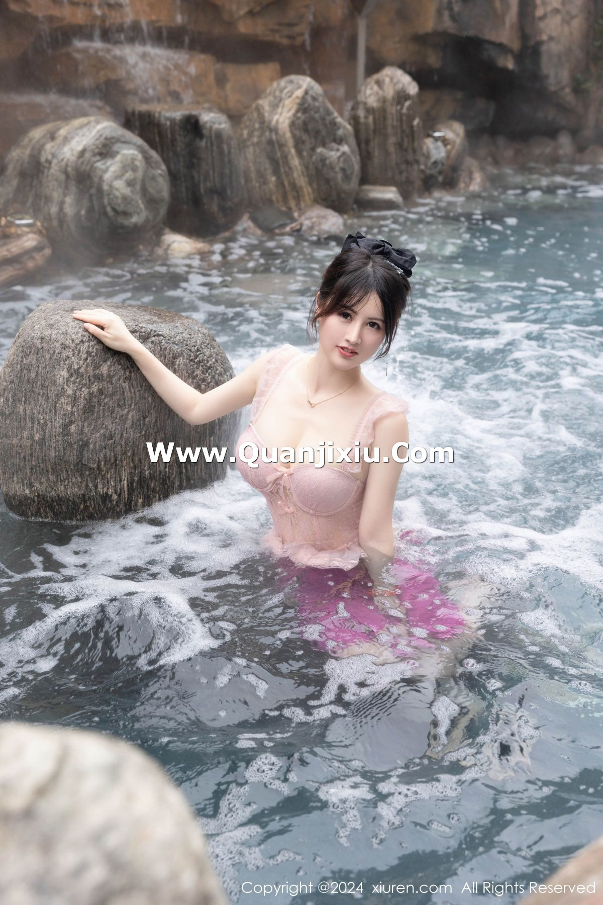 [XiuRen]高清写真图 2024.01.30 No.8039 诗诗kiki 黑丝美臀