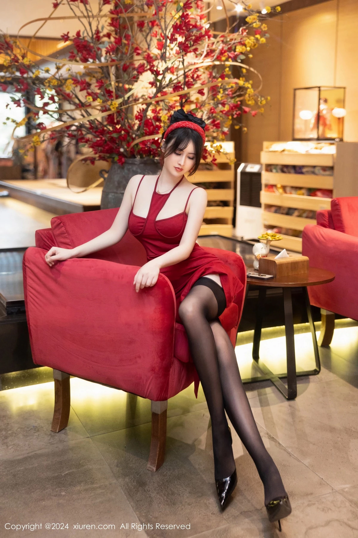 [XiuRen]高清写真图 2024.02.06 No.8078 诗诗kiki 黑丝性感