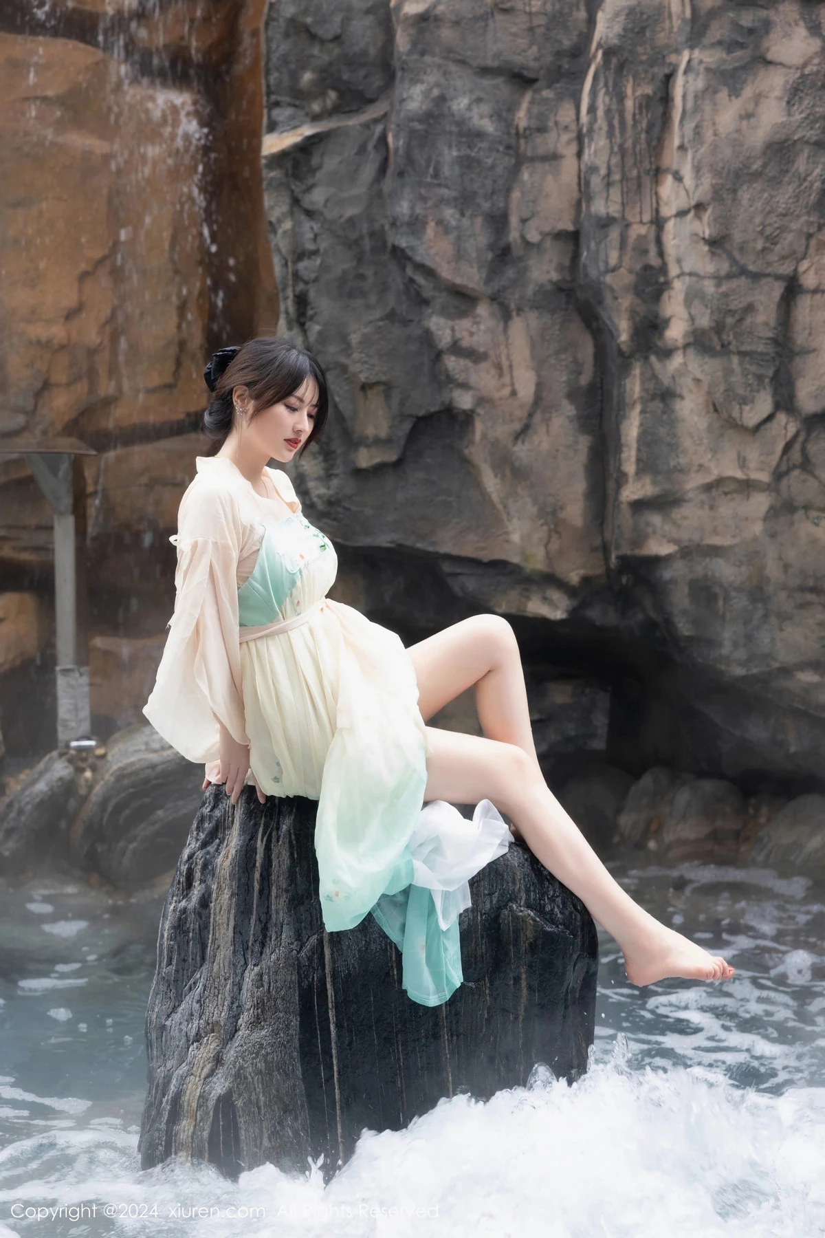 [XiuRen]高清写真图 2024.02.22 No.8128 诗诗kiki 性感美臀