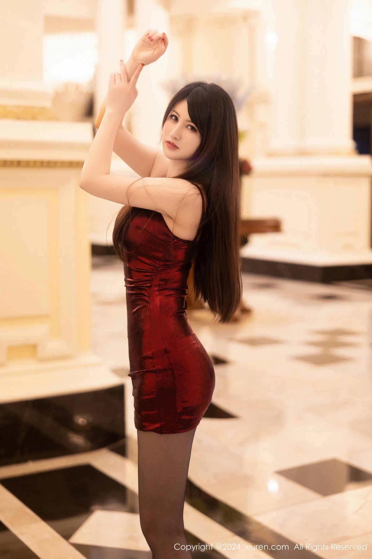 [XiuRen]高清写真图 2024.05.20 No.8569 诗诗kiki 黑丝美腿