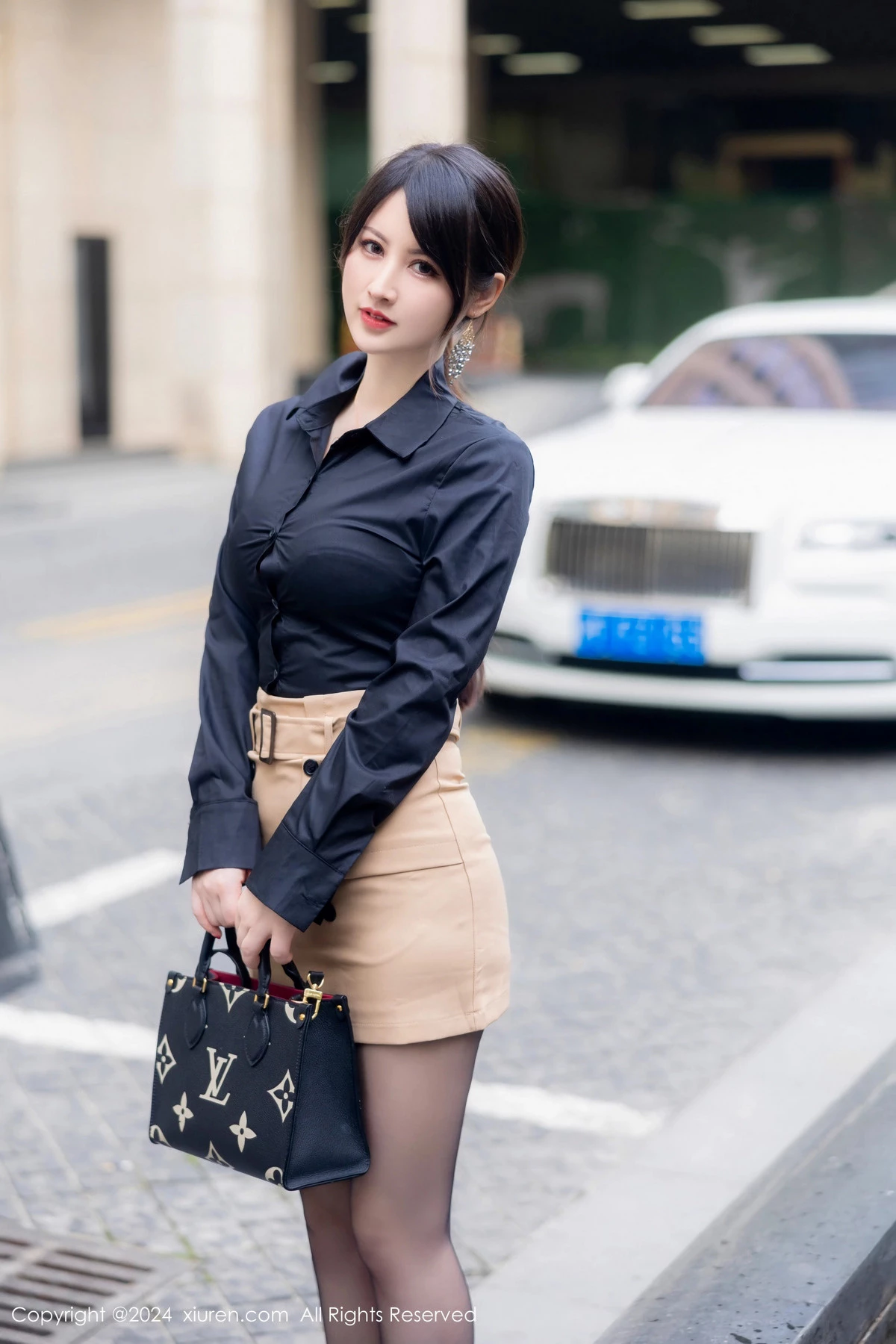 [XiuRen]高清写真图 2024.05.20 No.8569 诗诗kiki 黑丝美腿