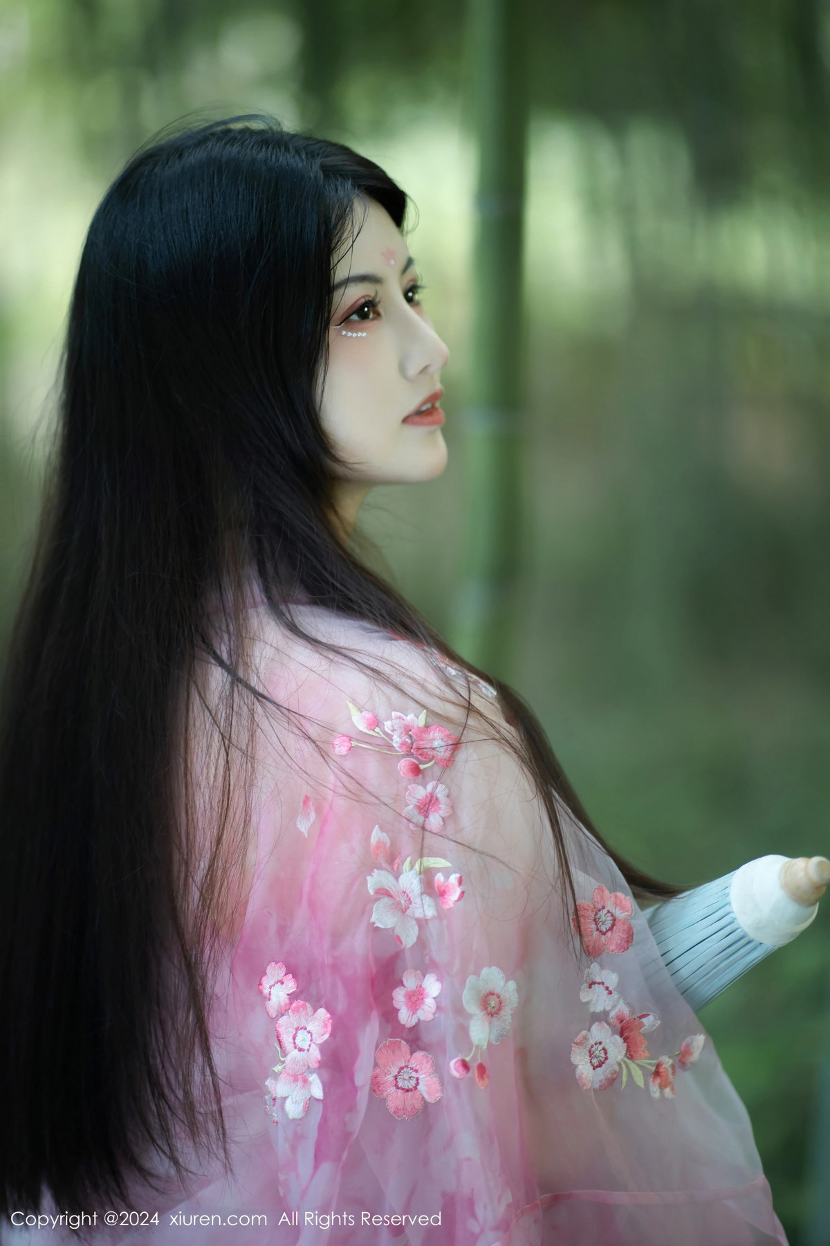 [XiuRen]高清写真图 2024.09.02 No.9100 诗诗kiki 美臀性感