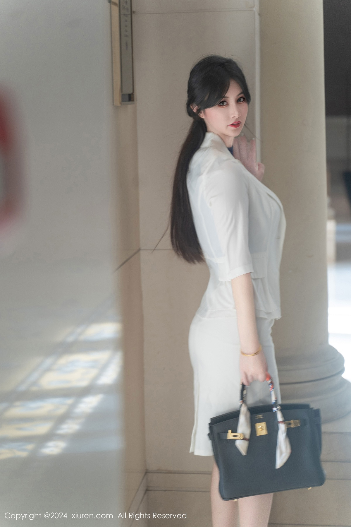 [XiuRen]高清写真图 2024.10.21 No.9319 诗诗kiki 丝袜美臀