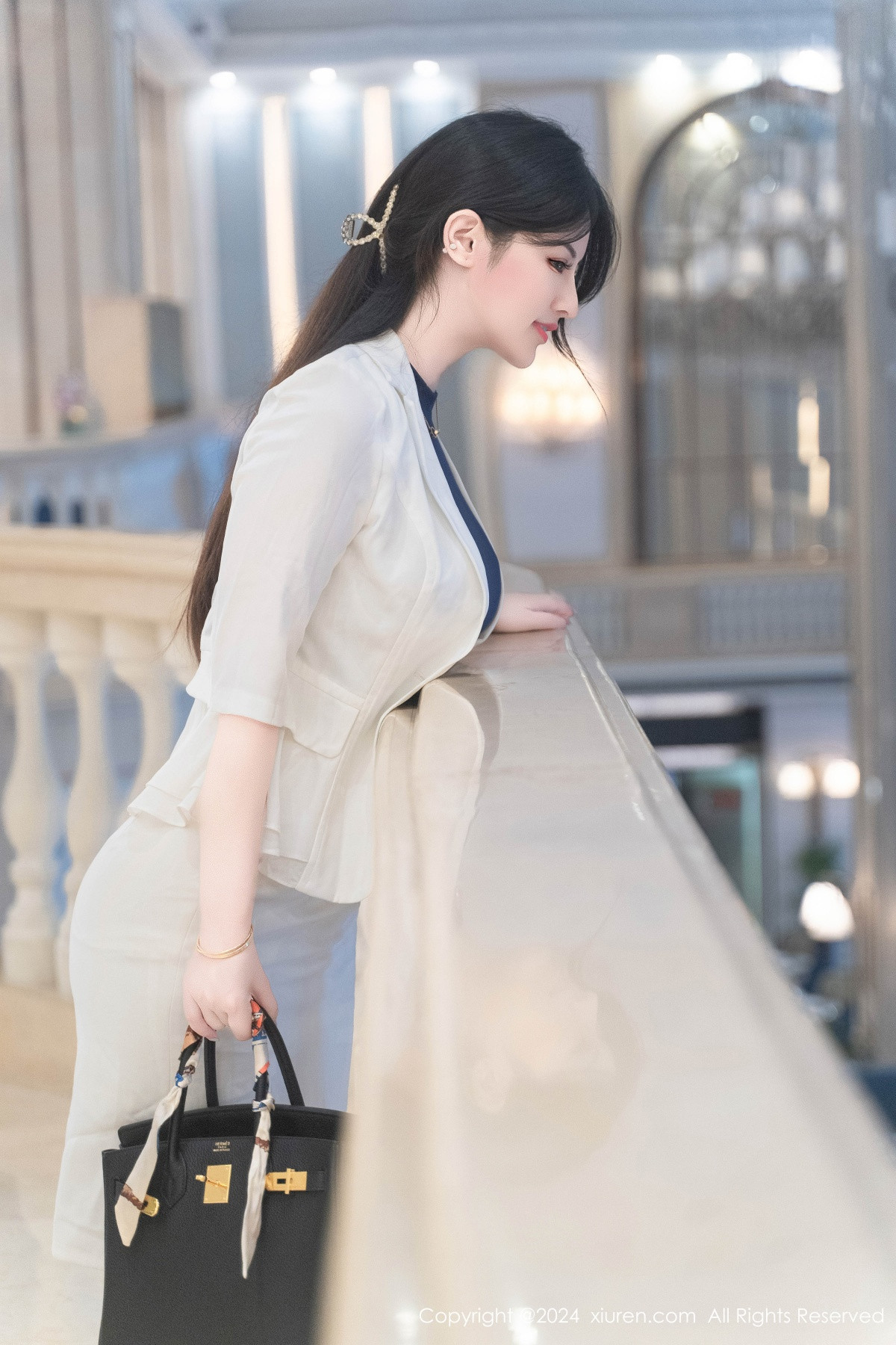 [XiuRen]高清写真图 2024.10.21 No.9319 诗诗kiki 丝袜美臀