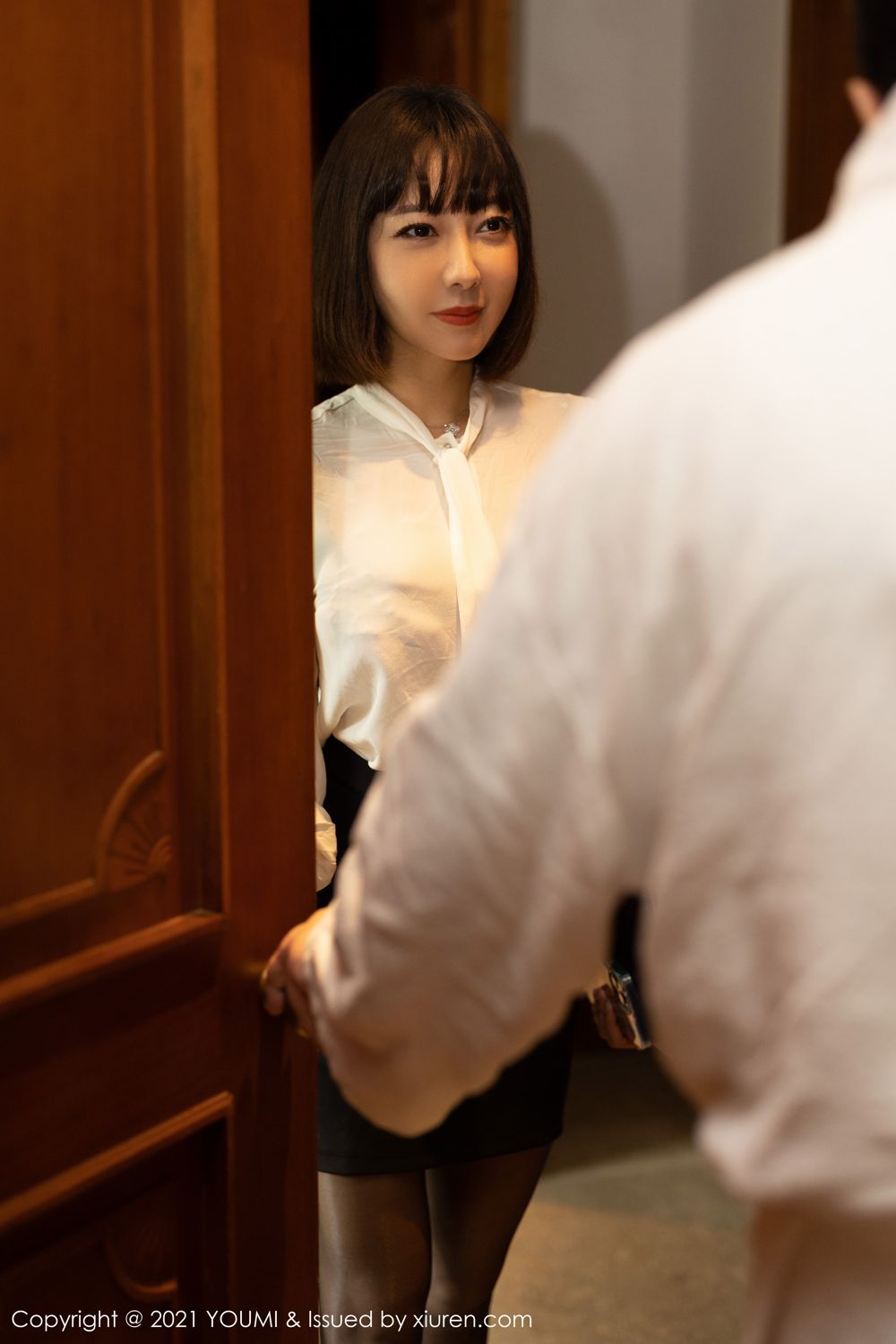 短发御姐果儿Victoria 一次重要的合同签订