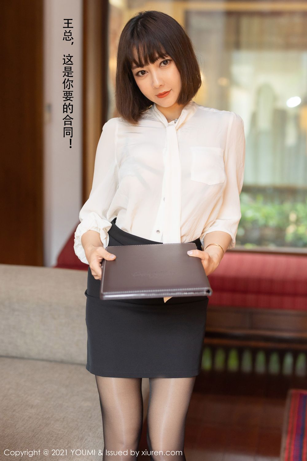 短发御姐果儿Victoria 一次重要的合同签订