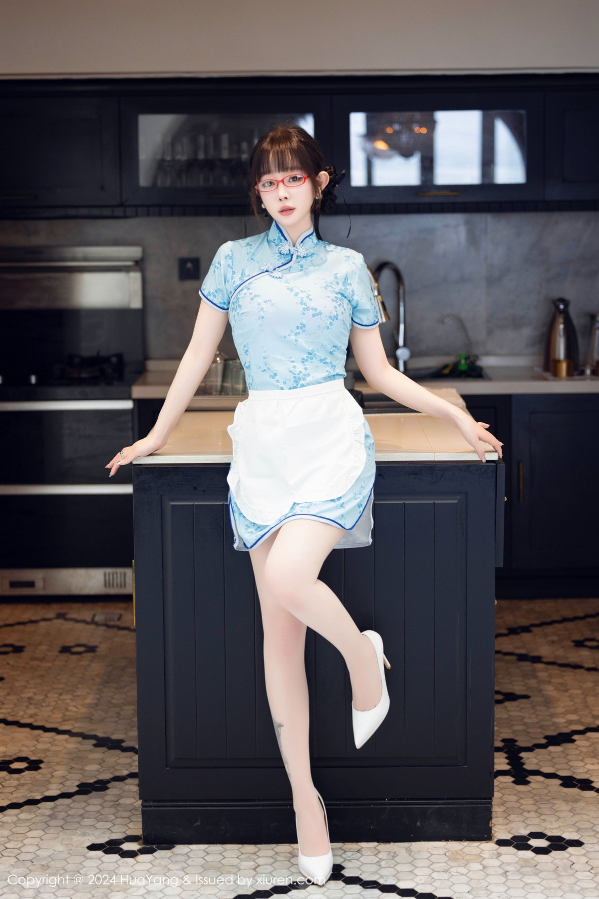 [HuaYang]高清写真图 2024.07.19 VOL.593 王雨纯 丝袜美腿