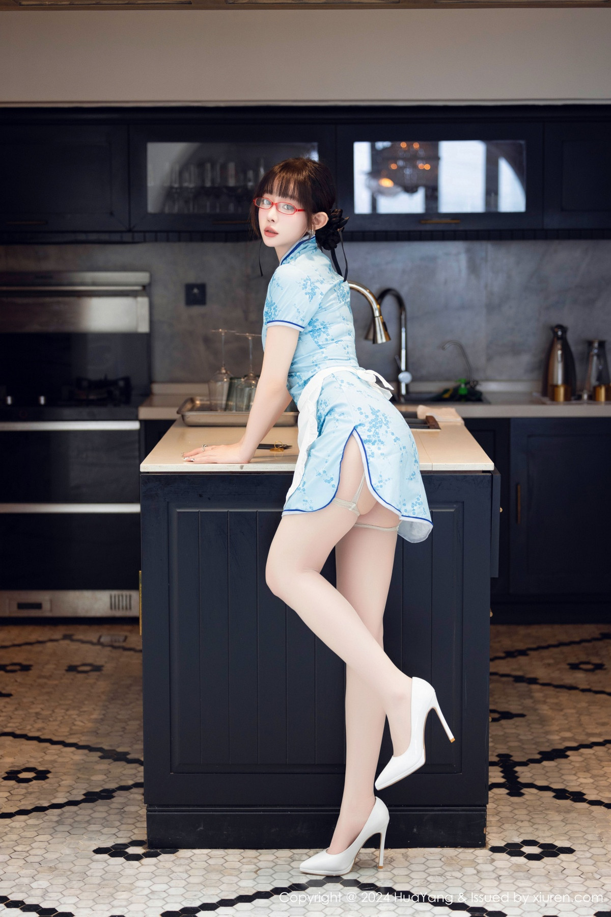[HuaYang]高清写真图 2024.07.19 VOL.593 王雨纯 丝袜美腿