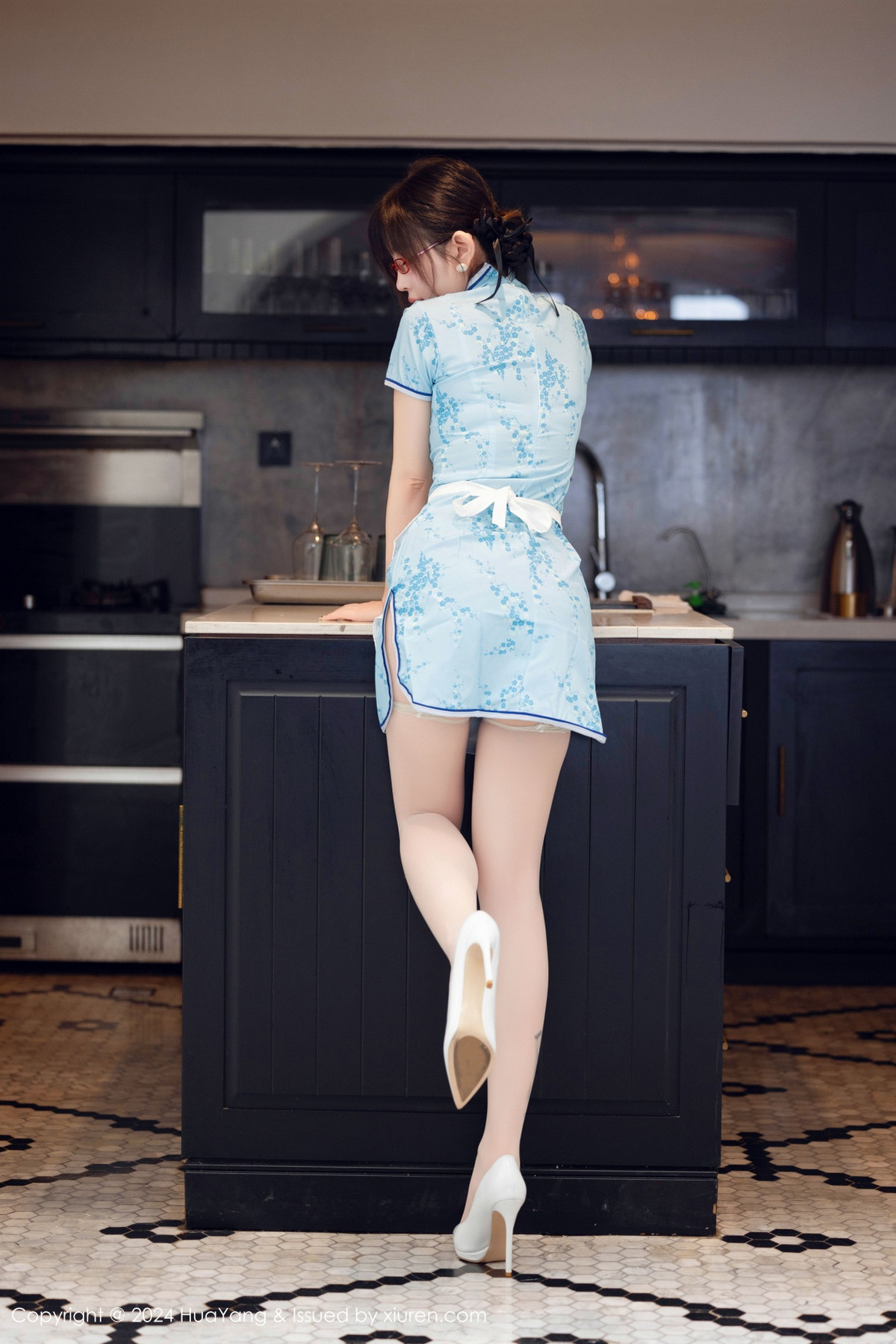 [HuaYang]高清写真图 2024.07.19 VOL.593 王雨纯 丝袜美腿