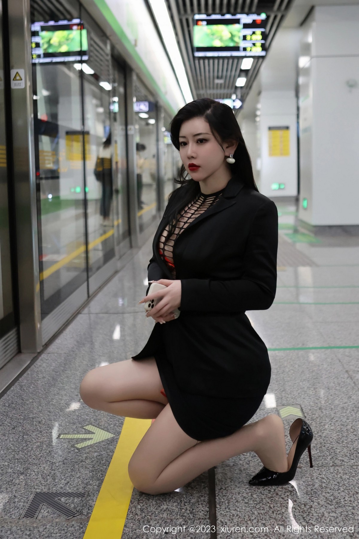 [XiuRen]高清写真图 2023.03.16 No.6421 王婉悠Queen 丝袜OL