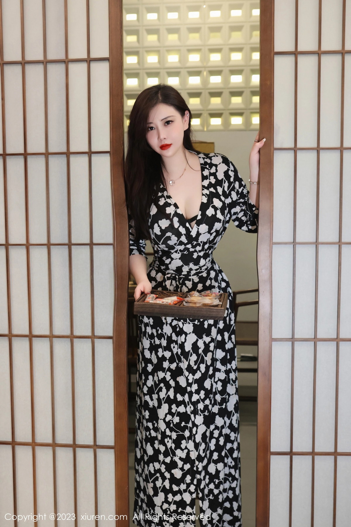 [XiuRen]高清写真图 2023.10.23 No.7548 王婉悠Queen 丰腴美臀